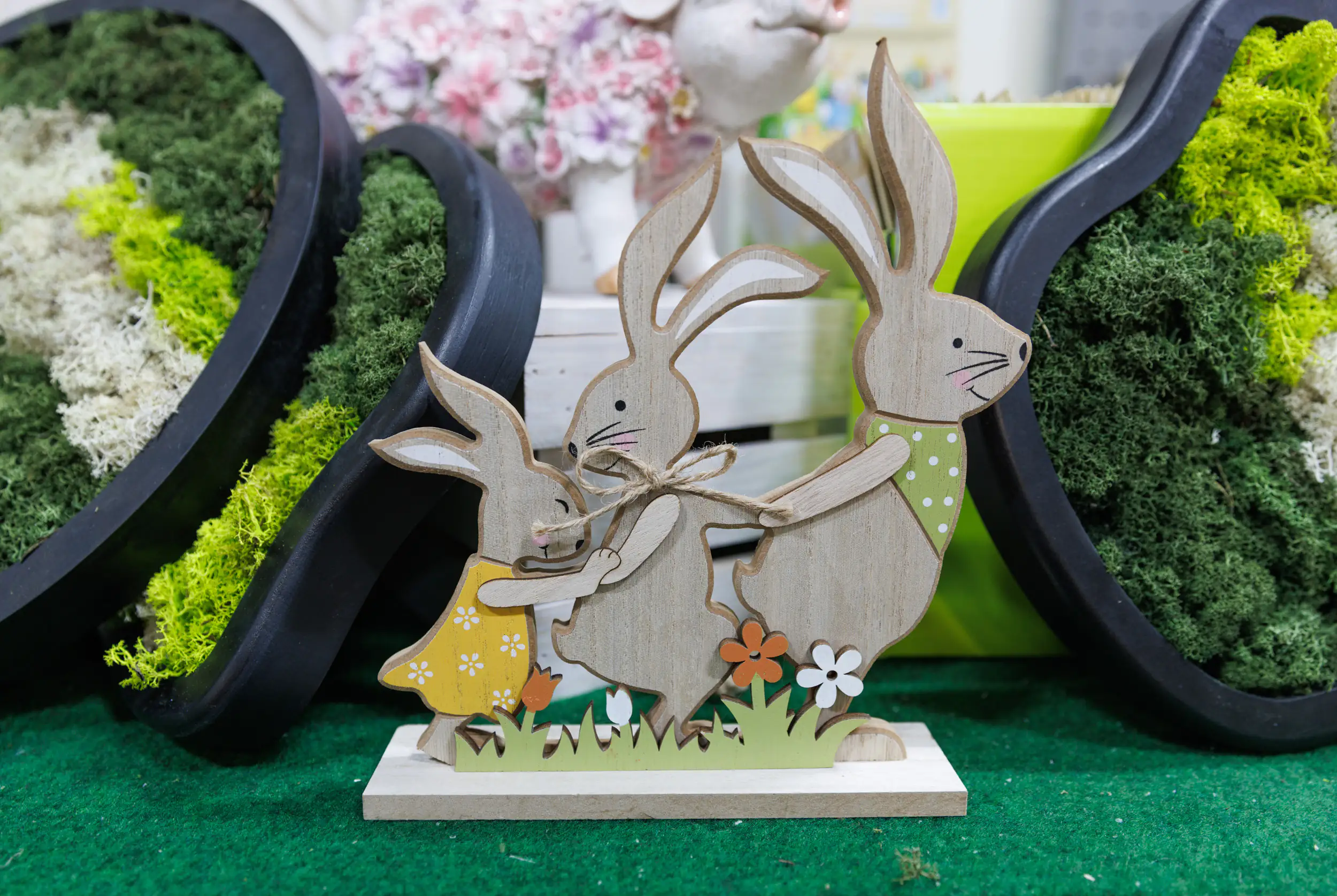 TrendLine Dekofigur Osterhasen 25 x 21,5 cm braun grün gelb