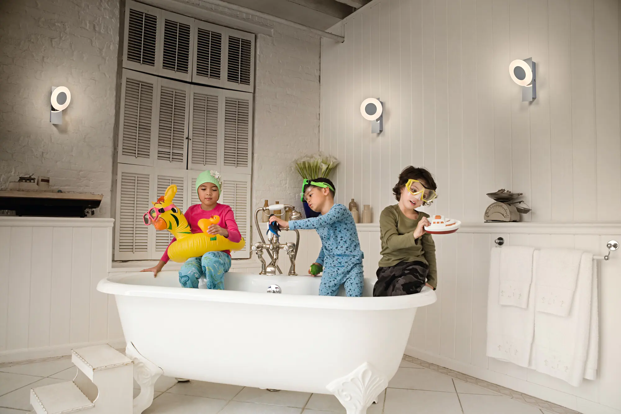 Ledvance Smart+ LED Badleuchte Orbis Wave silber Ø 20 cm 8 W dimmbar Ledvance Smart+ LED Badleuchte Orbis Wave silber Ø 20 cm 8 W dimmbar