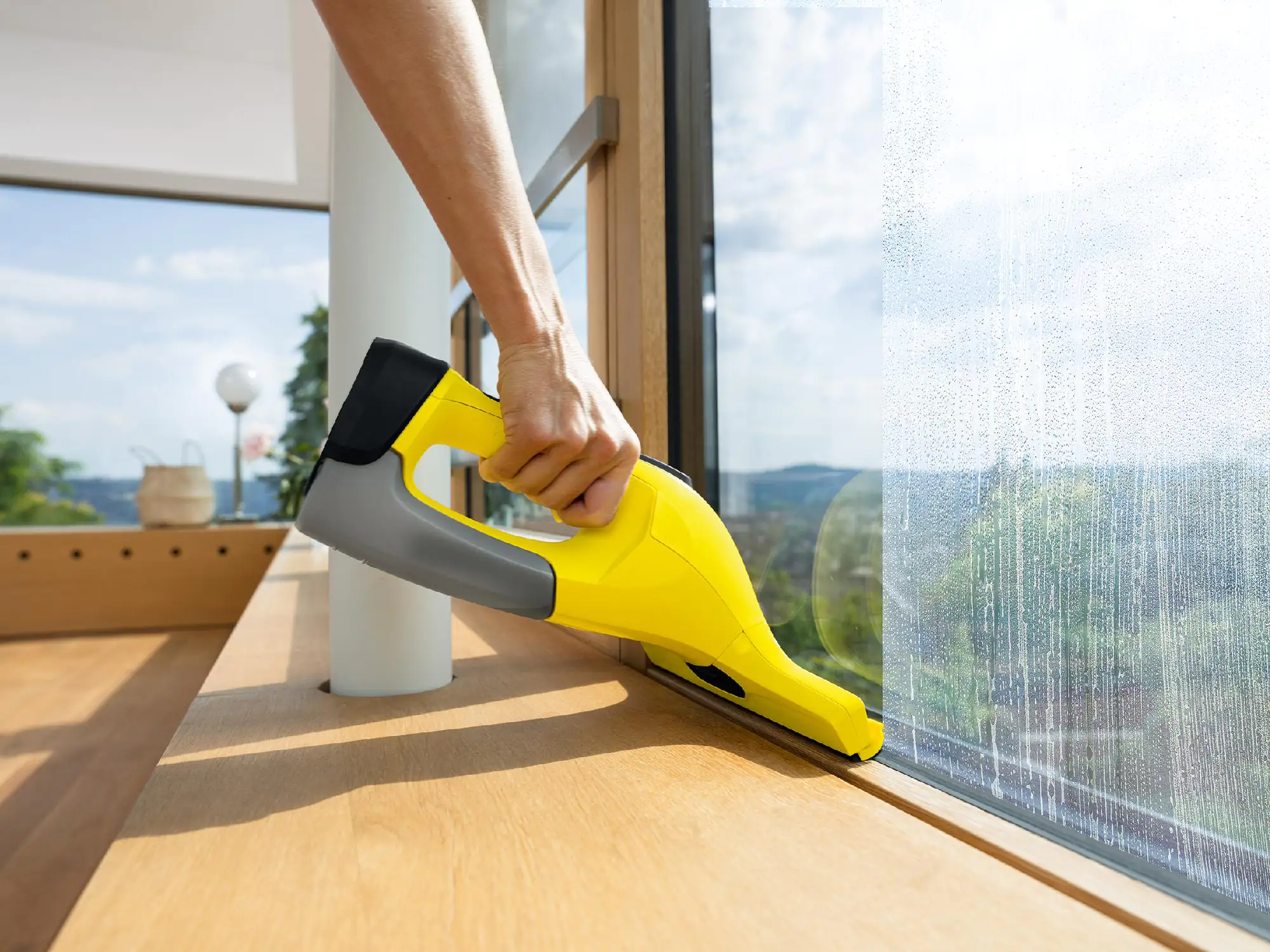 Kärcher Akku-Fenstersauger WV 6 Plus bis zu 100 Fenster pro Ladung Kärcher Akku-Fenstersauger WV 6 Plus bis zu 100 Fenster pro Ladung