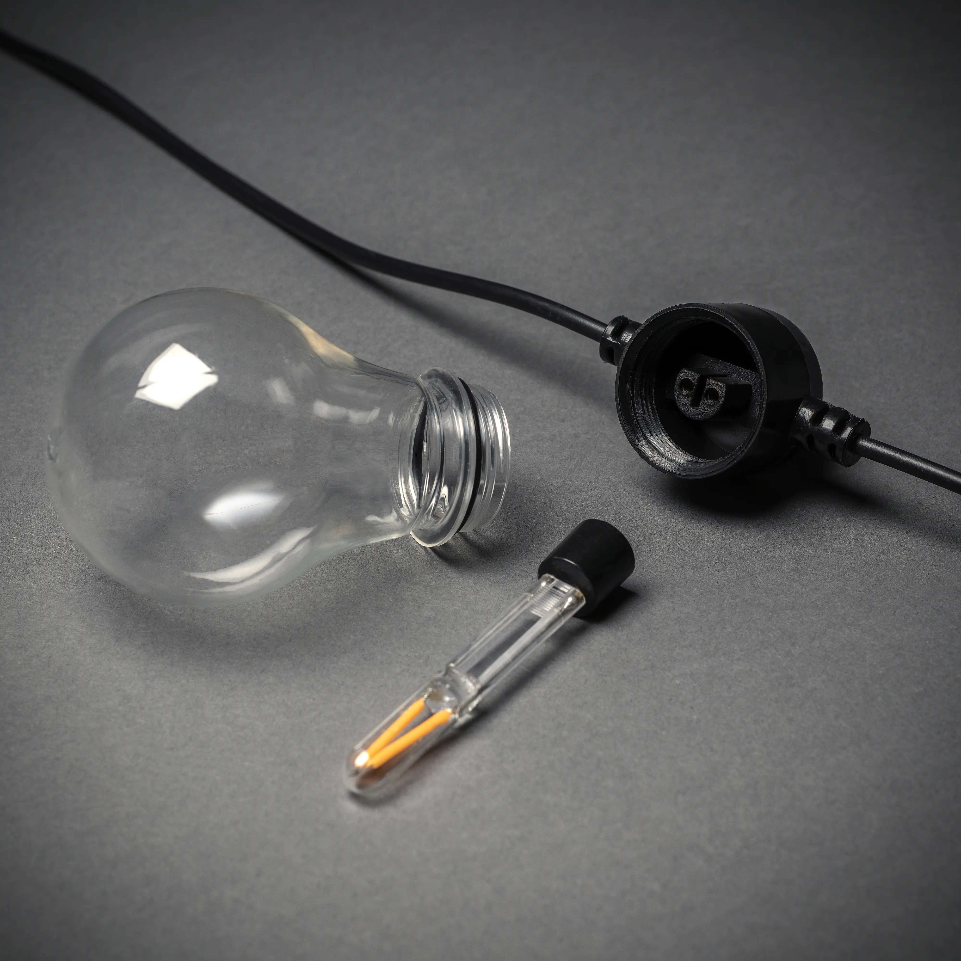 Konstsmide LED Solar Party Lichterkette Außen inkl. Fernbedienung und USB 10 bernsteinfarbene Dioden 