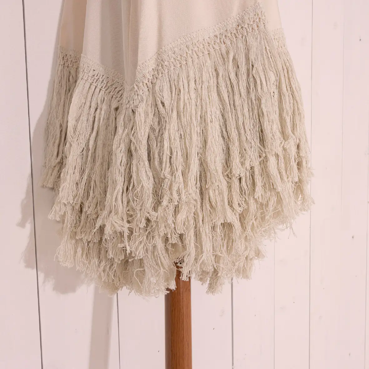 Sonnenschirm Boho cremeweiß mit Fransen Sonnenschirm Boho cremeweiß mit Fransen