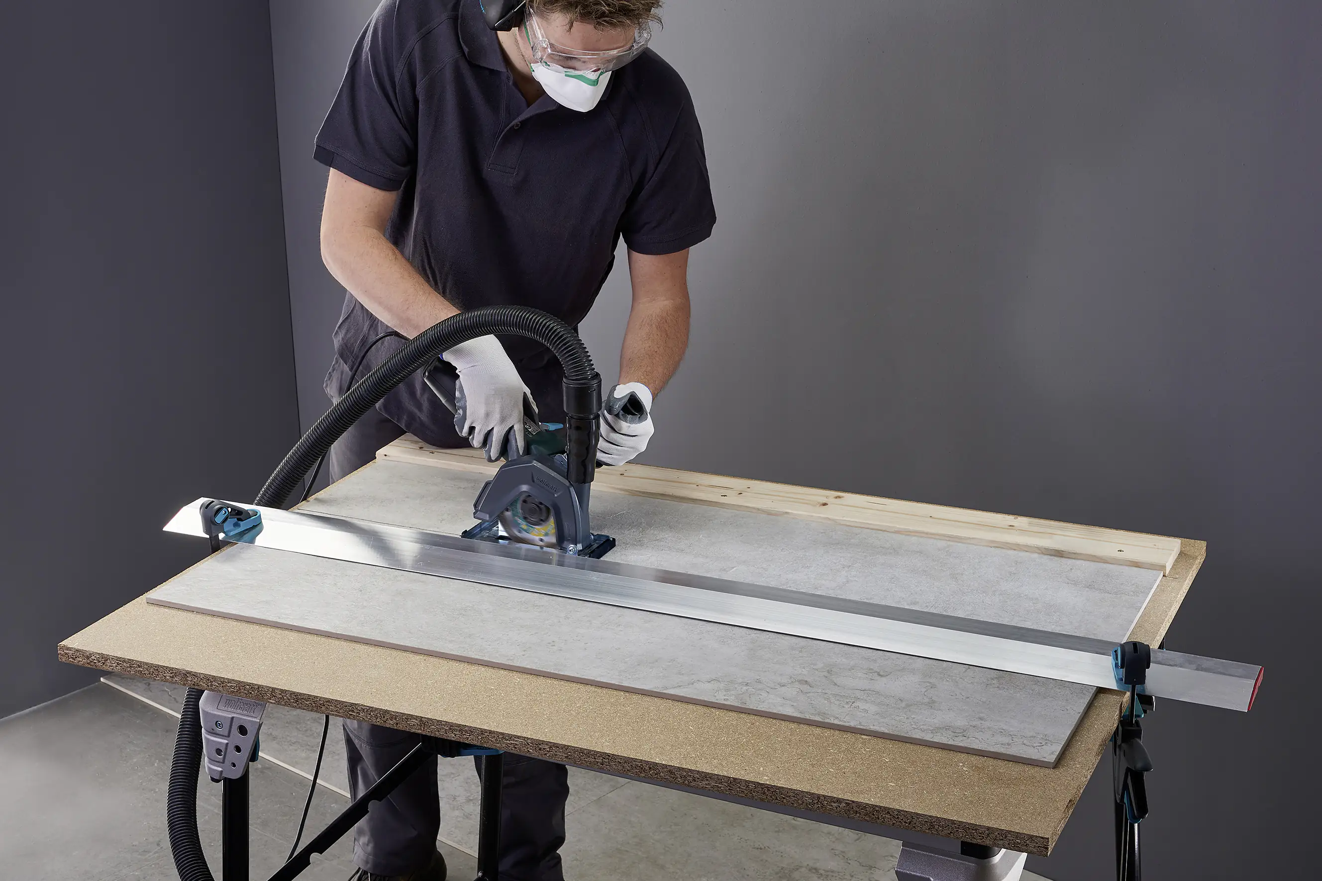 Wolfcraft Absaughaube mit Führungsschlitten für Winkelschleifer Wolfcraft Absaughaube mit Führungsschlitten für Winkelschleifer