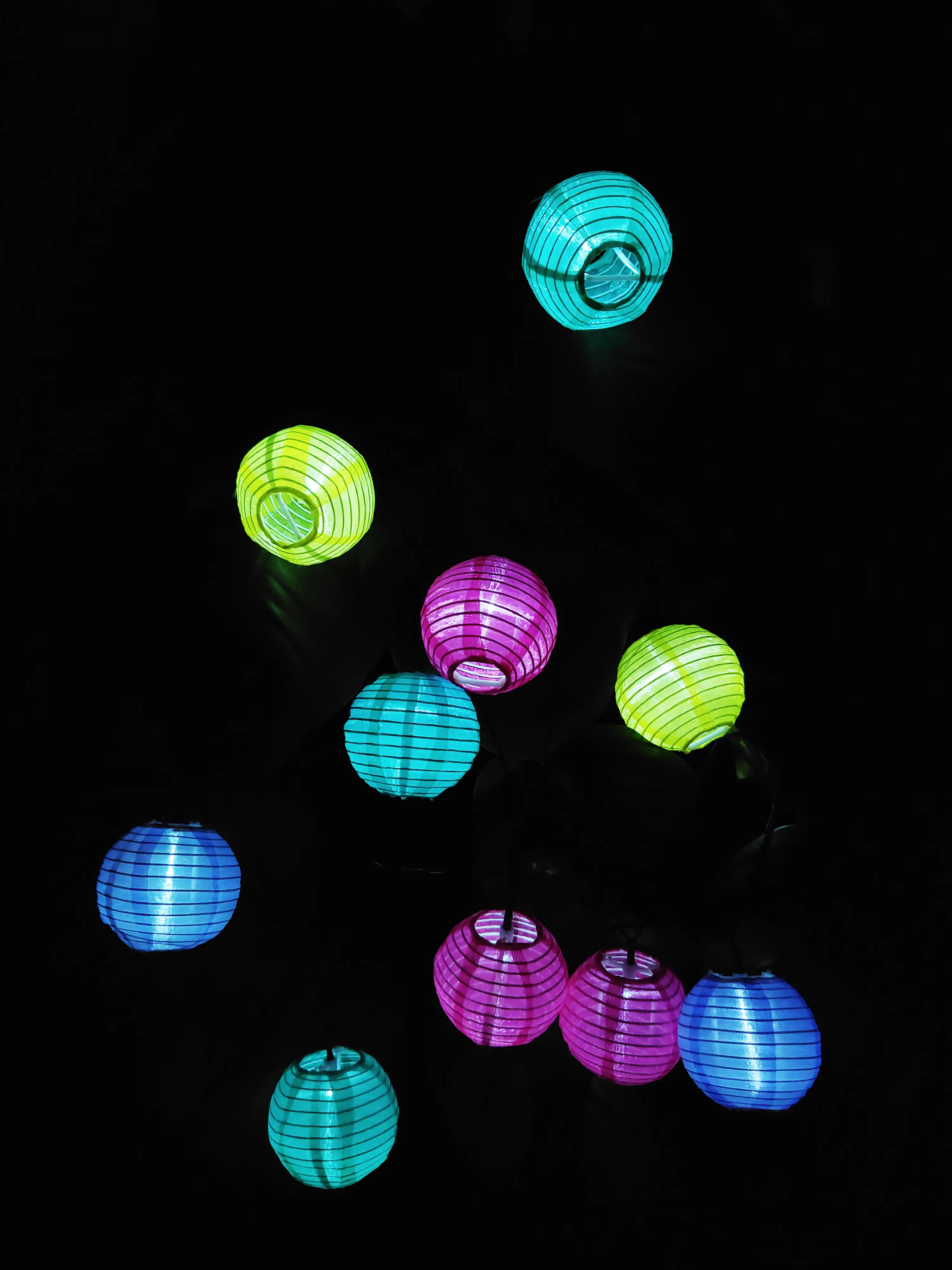 Solar-Lichterkette Kiki Laternen Außen 3,7 m kaltweiß Solar-Lichterkette Kiki Laternen Außen 3,7 m kaltweiß