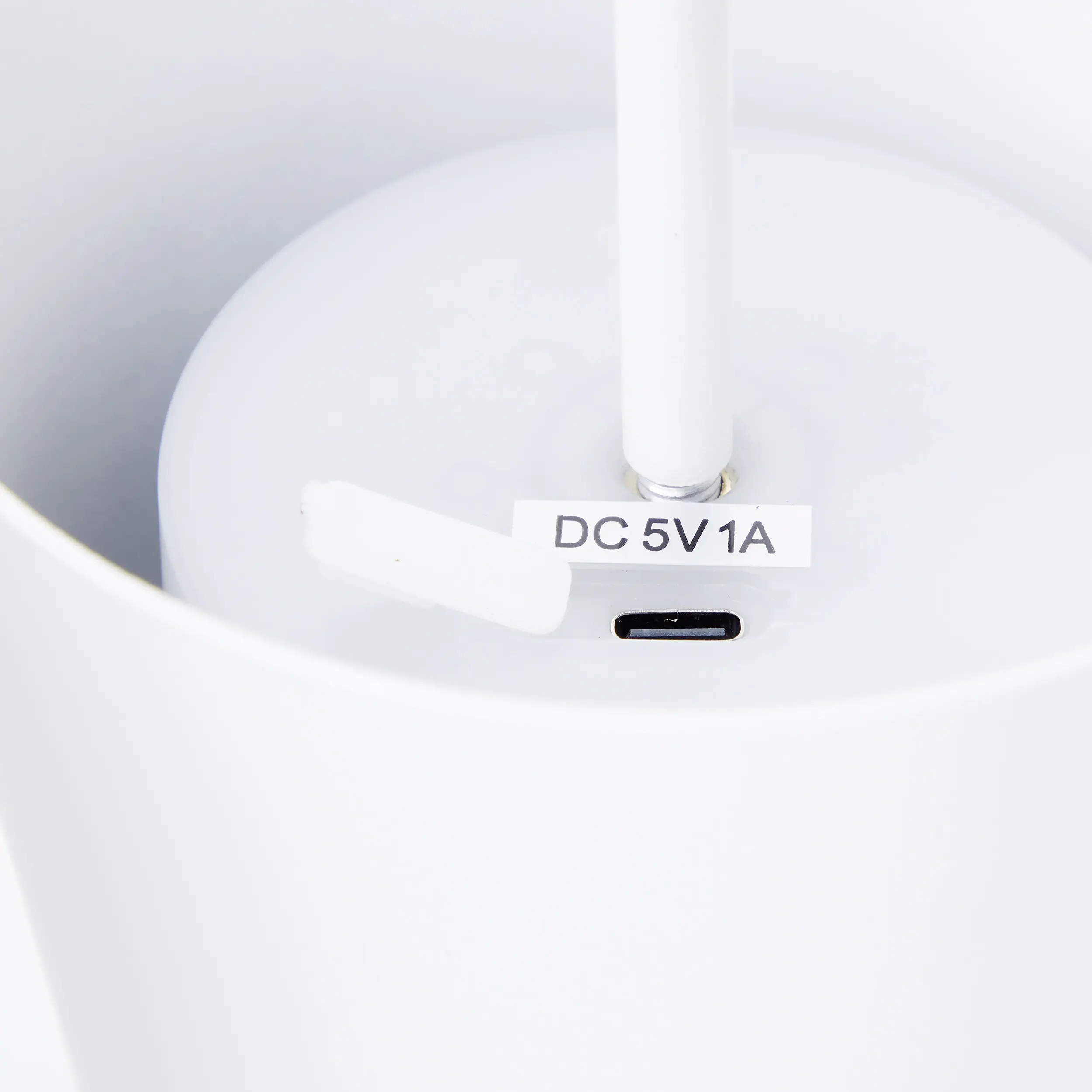 Brilliant LED Akku-Tischlampe Kaami 37 cm dimmbar USB-Kabel weiß warmweiß