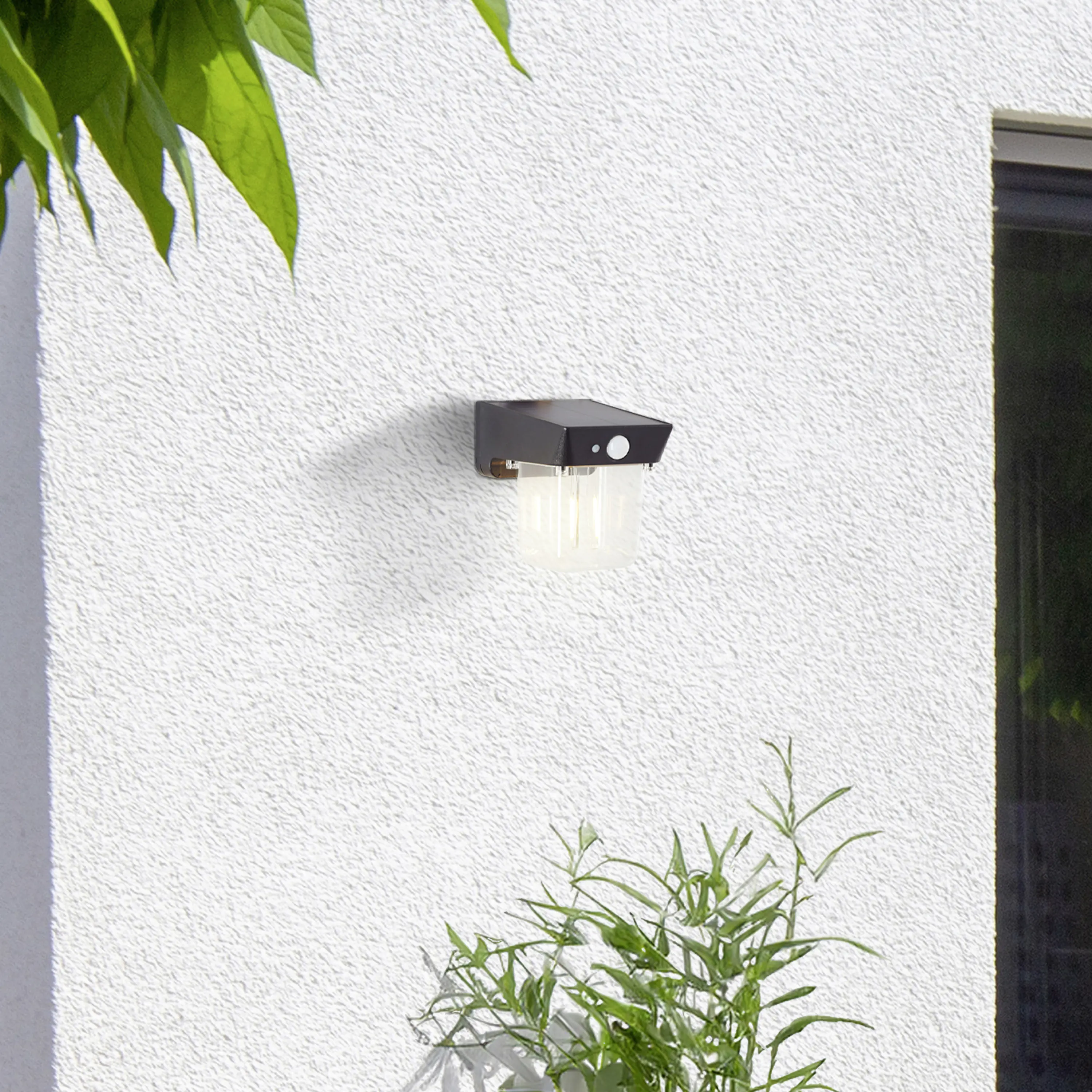 Brilliant Solar-Außenwandleuchte Parson 2W warmweiß Bewegungsmelder Brilliant Solar-Außenwandleuchte Parson 2W warmweiß Bewegungsmelder