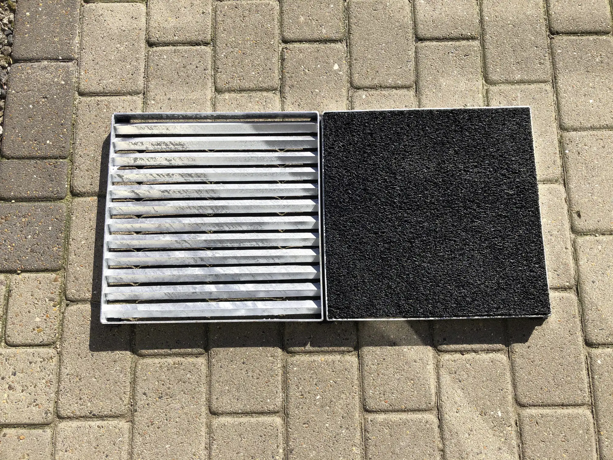 Plus Fußabtreter Cubic 40 x 80 cm mit Rahmen, Rost & Kunststoffmatte Plus Fußabtreter Cubic 40 x 80 cm mit Rahmen, Rost & Kunststoffmatte