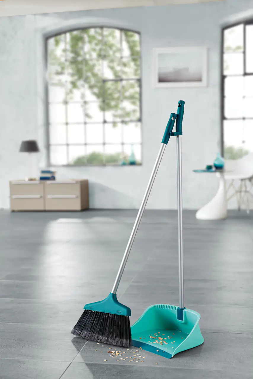Leifheit Kehr-Set mit Stiel Besen und Kehrschaufel Leifheit Kehr-Set mit Stiel Besen und Kehrschaufel