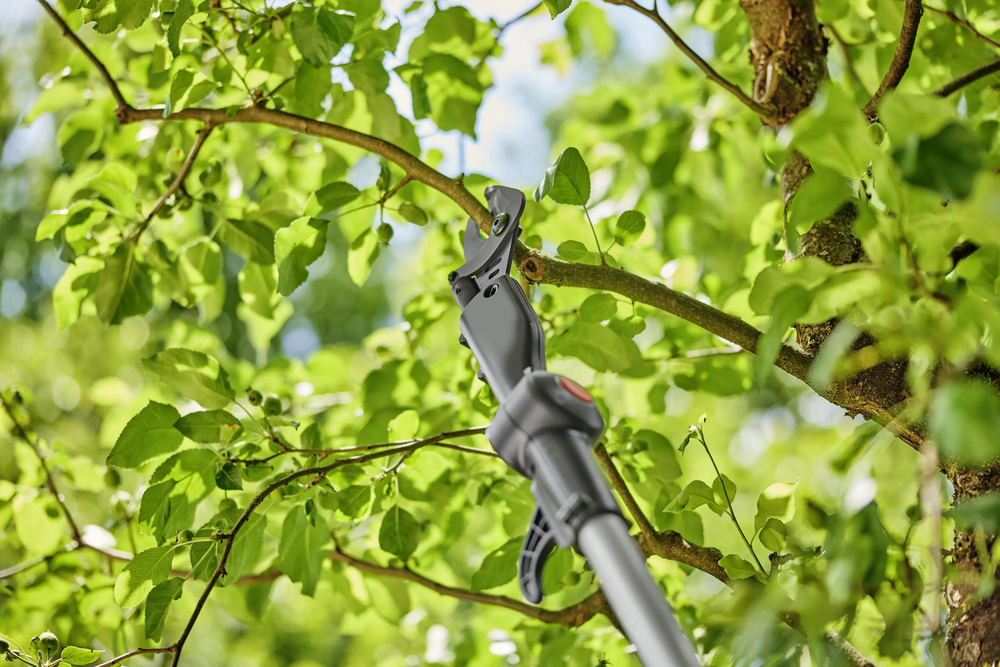 Gardena Akku Baumschere HighCut 250/18, 18 V, 28 mm max. Aststärke