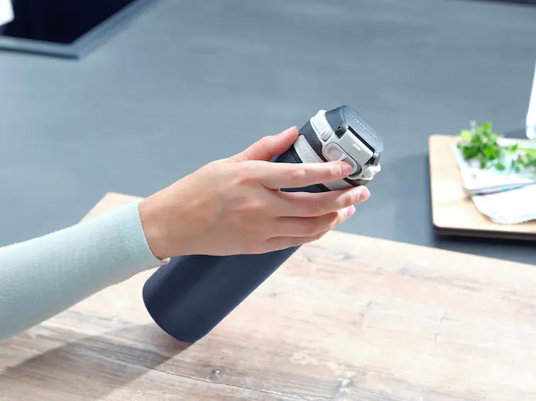 Leifheit Thermobecher Flip 600 ml dunkelblau