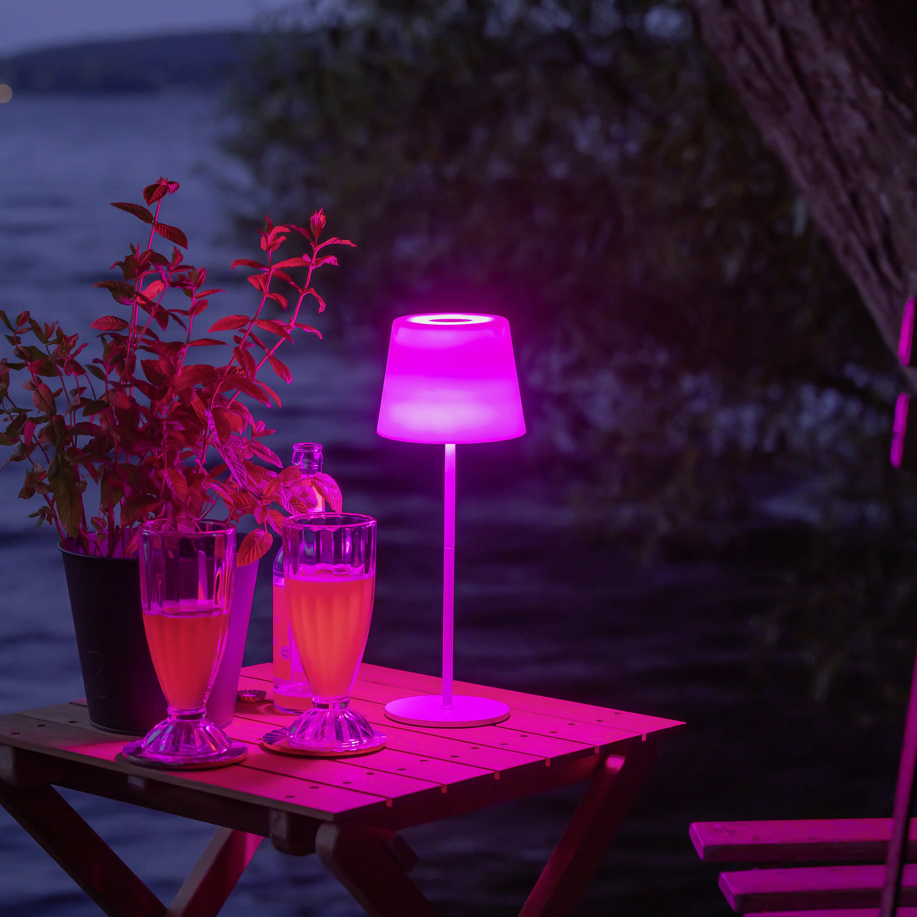 Brilliant Solartischleuchte Picco mit USB-Anschluss dimmbar 4W warmweiß