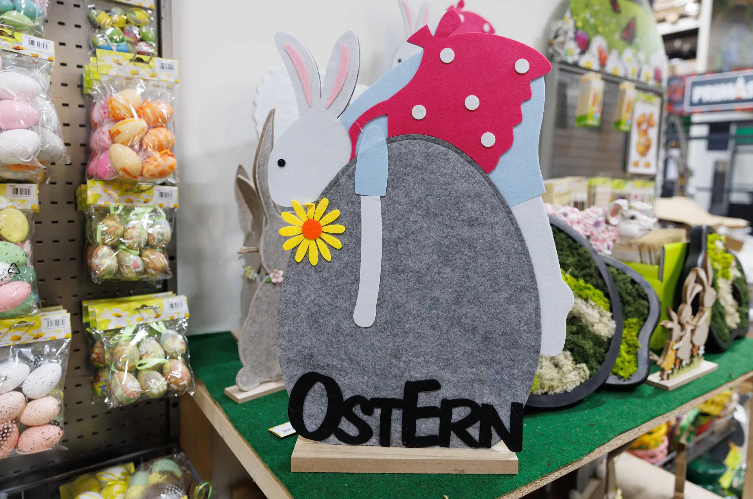 TrendLine Deko Osterhase Filz 51 x 35 cm grau weiß pink