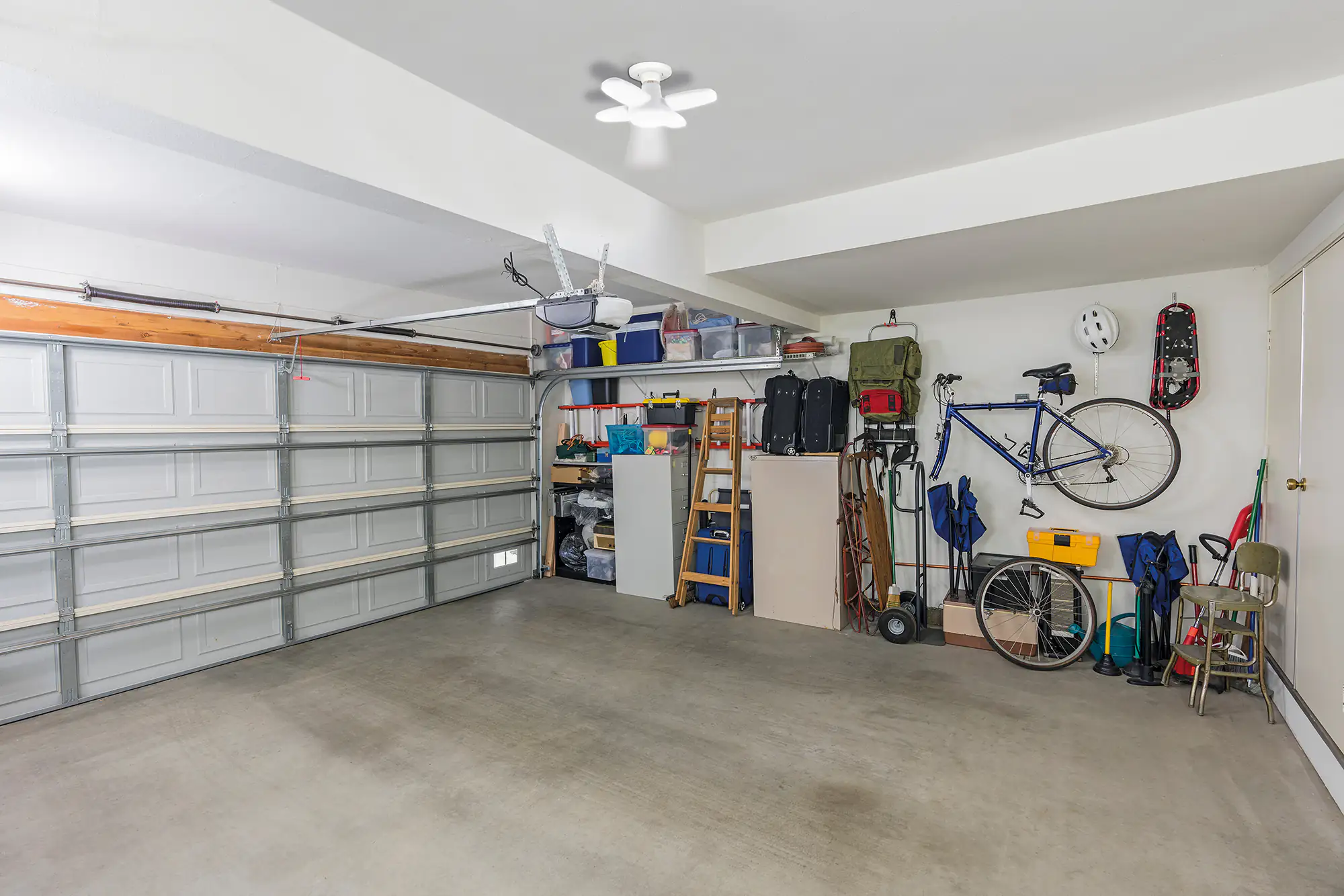 Schwaiger 360° Mini LED Garagen-/ Werkstattleuchte weiß, 360° drehbar Schwaiger 360° Mini LED Garagen-/ Werkstattleuchte weiß, 360° drehbar