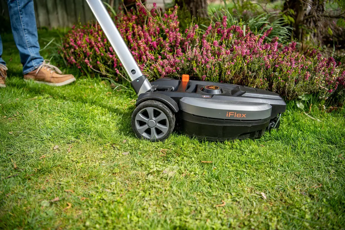 Yard Force Akku Einhandmäher iFlex 12 V / 4 Ah + 4 Ah Akku Yard Force Akku Einhandmäher iFlex 12 V / 4 Ah + 4 Ah Akku
