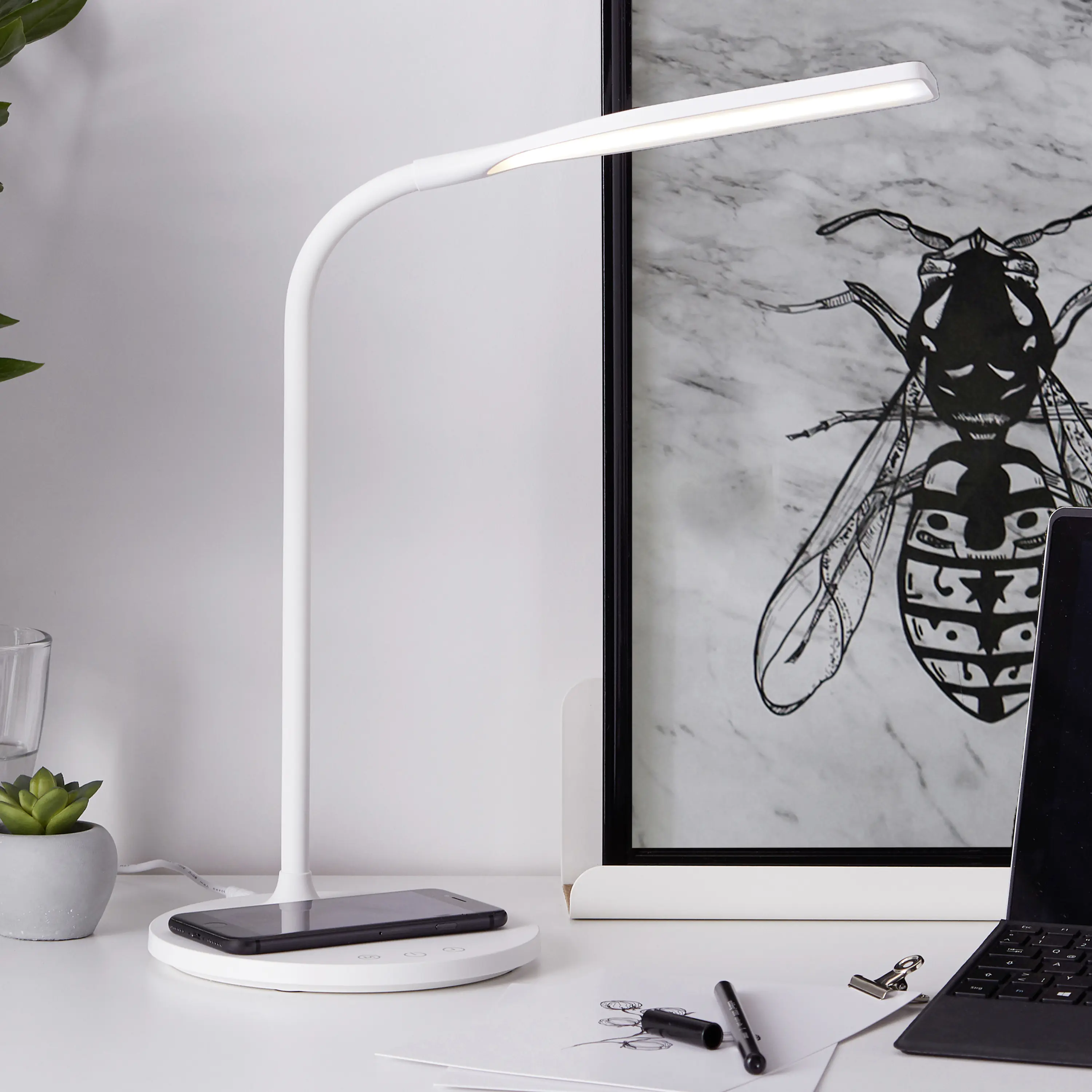 Brilliant LED Tischleuchte Joni weiß 4,5 W dimmbar warmweiß-kaltweiß Brilliant LED Tischleuchte Joni weiß 4,5 W dimmbar warmweiß-kaltweiß