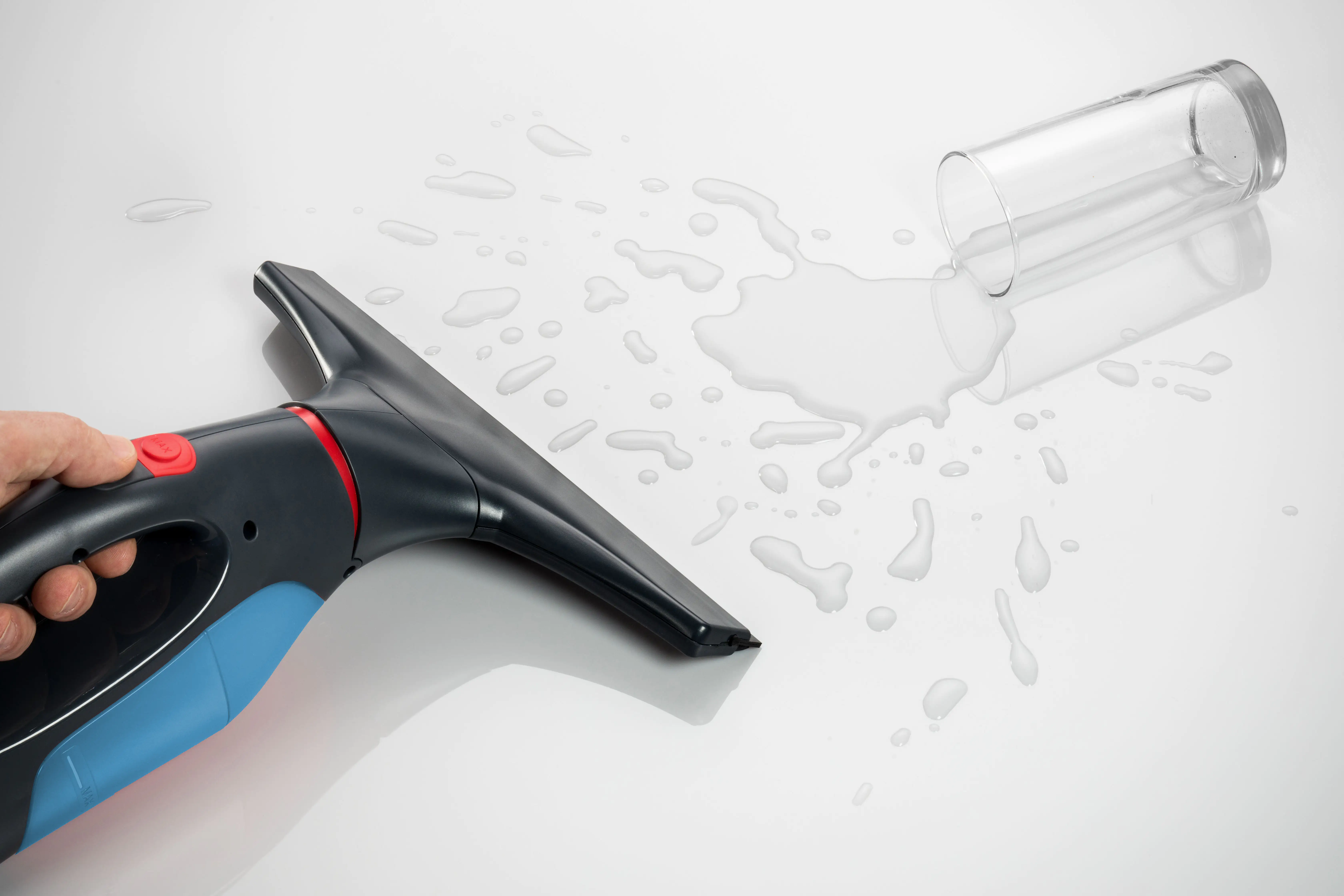 4023103212848_4 Vileda Akku-Fenstersauger Windomatic Power Blue inkl. Spray-Einwascher