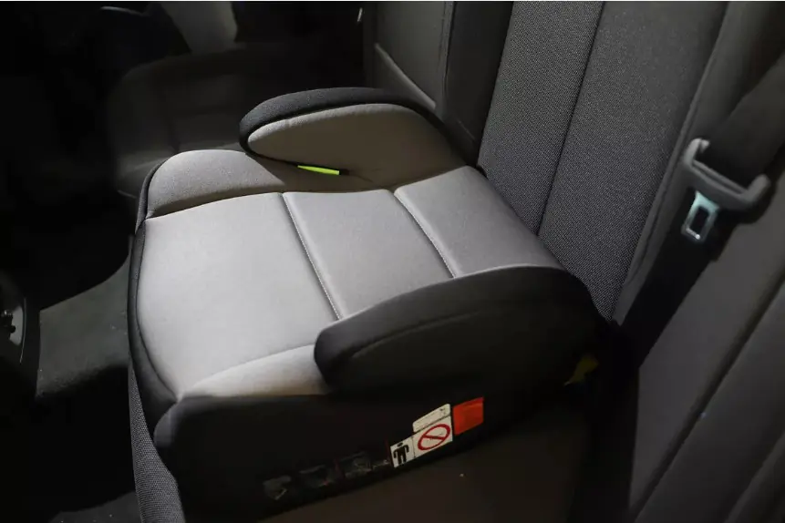 Cartrend Kindersitzerhöhung R129 mit ISOFIX Cartrend Kindersitzerhöhung R129 mit ISOFIX