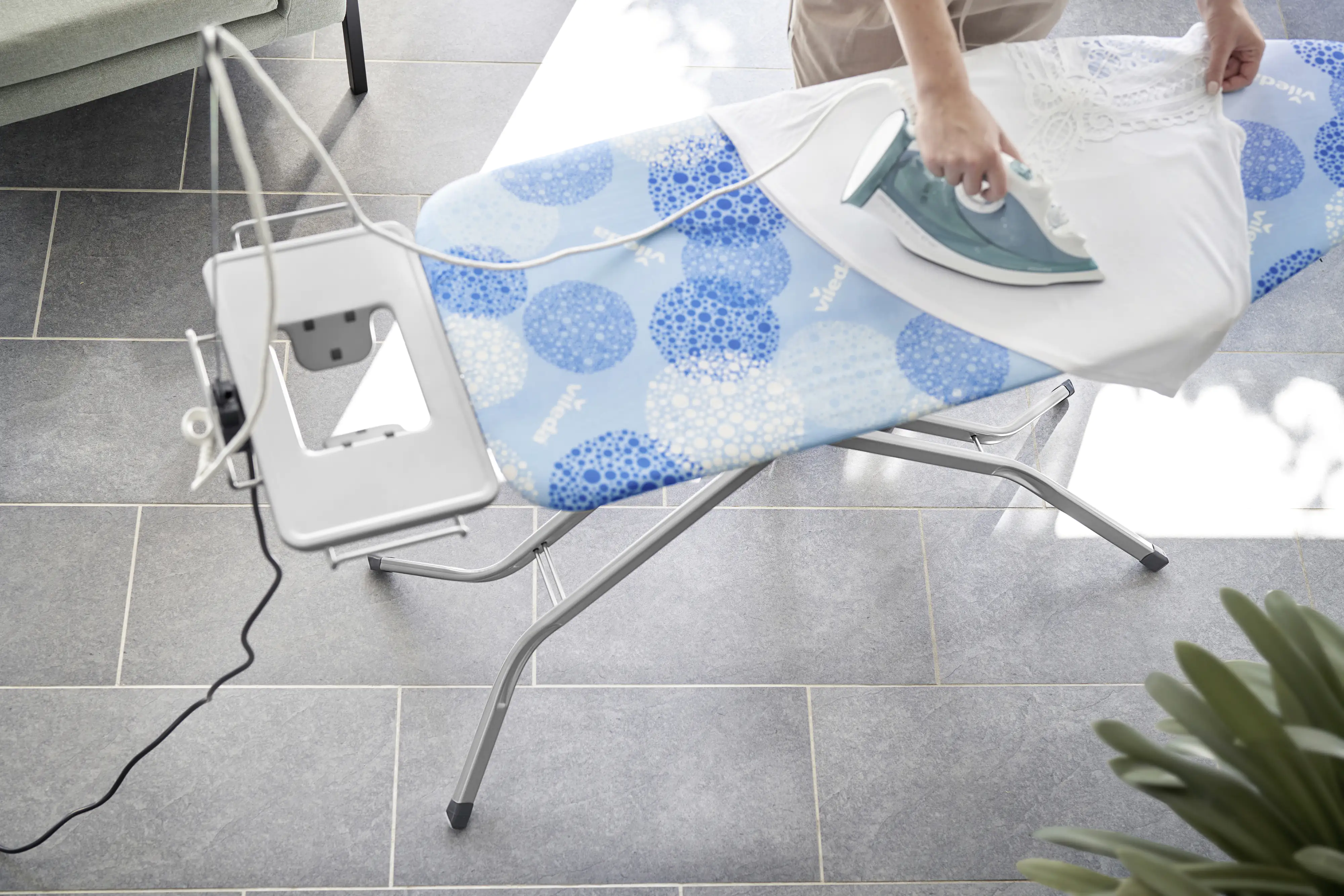 Vileda Bügeltisch Solid Plus 122 x 44 cm Vileda Bügeltisch Solid Plus 122 x 44 cm