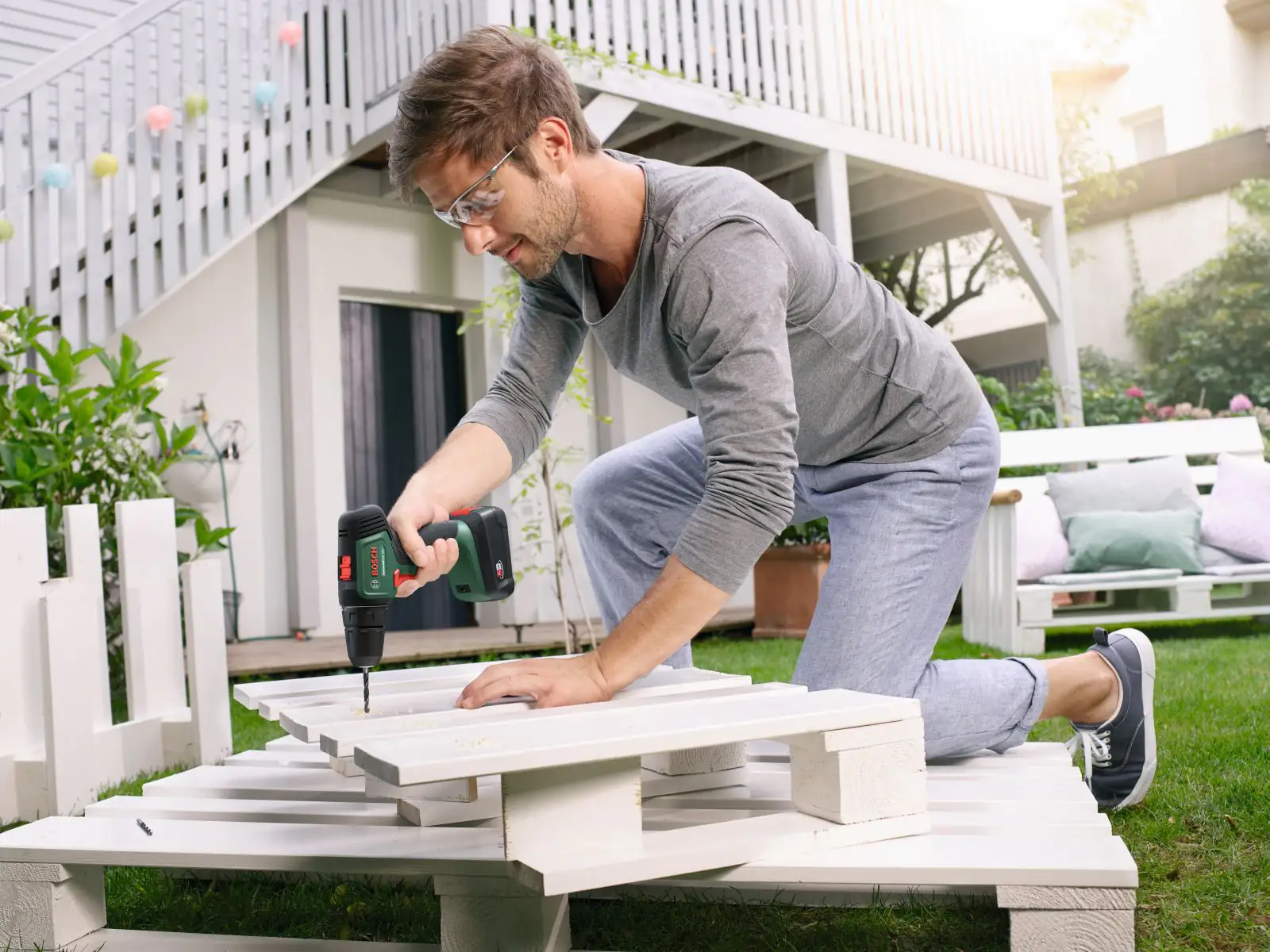 Bosch Akku-Bohrschrauber UniversalDrill 18 V 1,5 Ah mit Akku & Ladegerät Bosch Akku-Bohrschrauber UniversalDrill 18 V 1,5 Ah mit Akku & Ladegerät