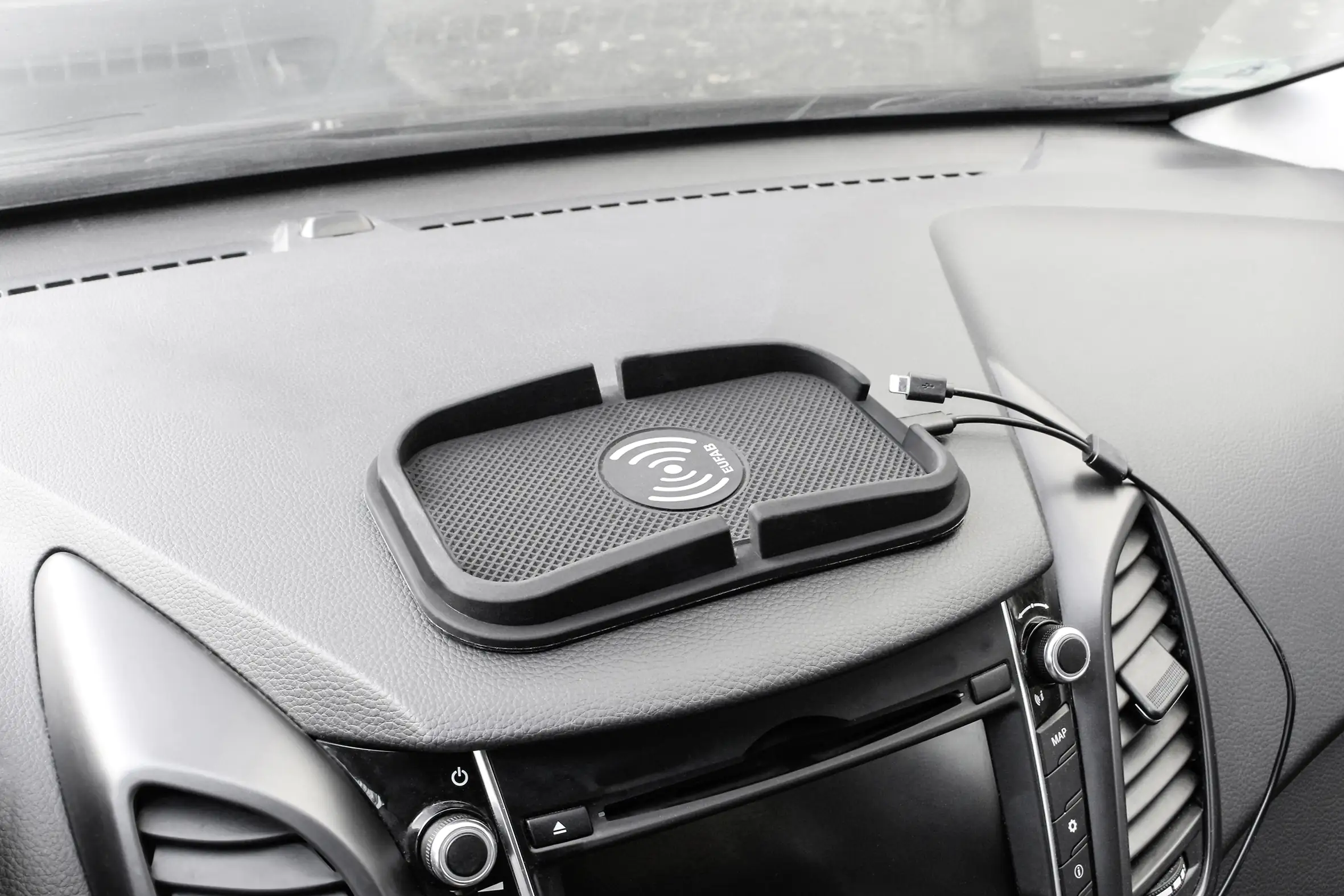 EUFAB Anti-Rutsch Smartphone Halterung mit Induktionslader