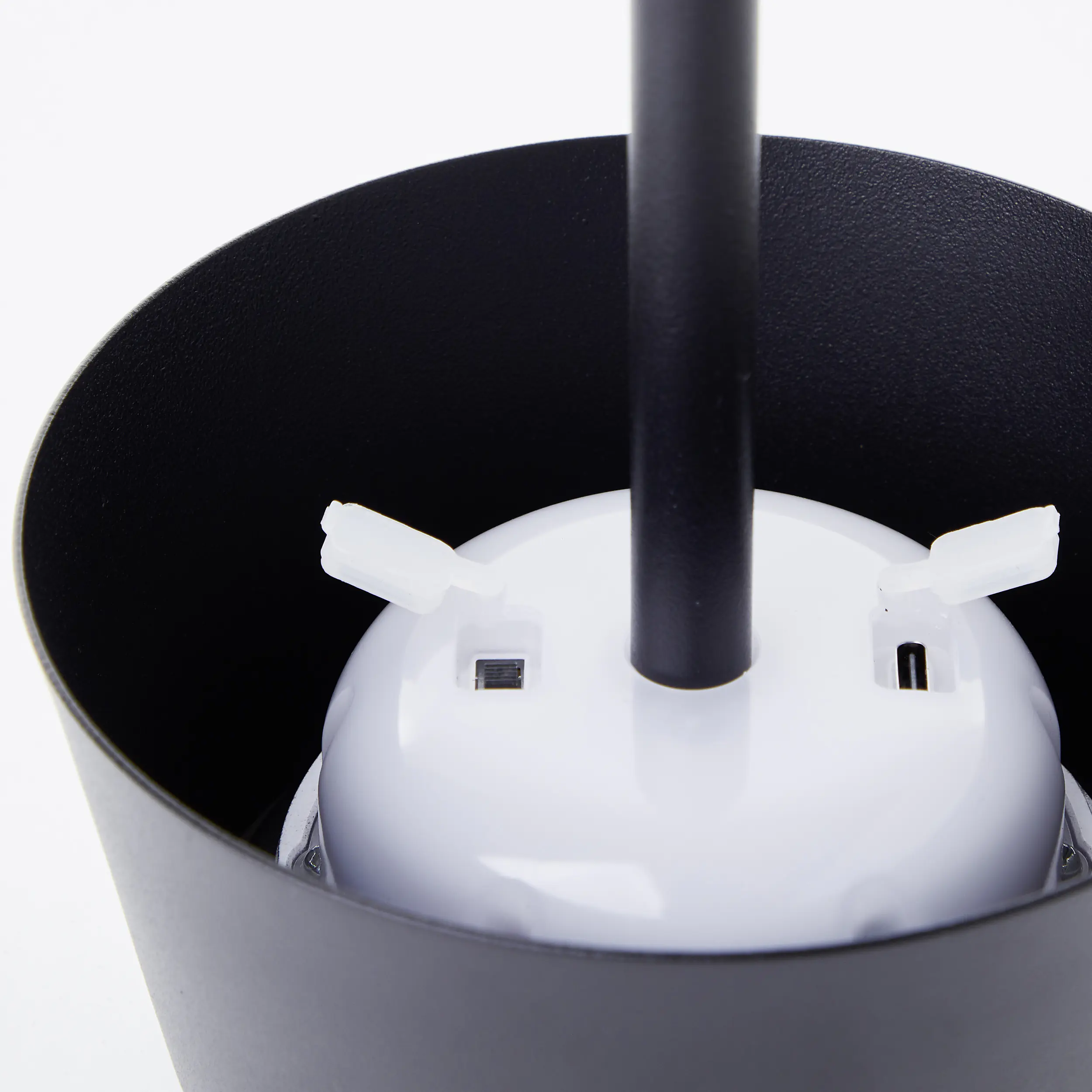 Brilliant Solartischleuchte Picco mit USB-Anschluss 4W warmweiß