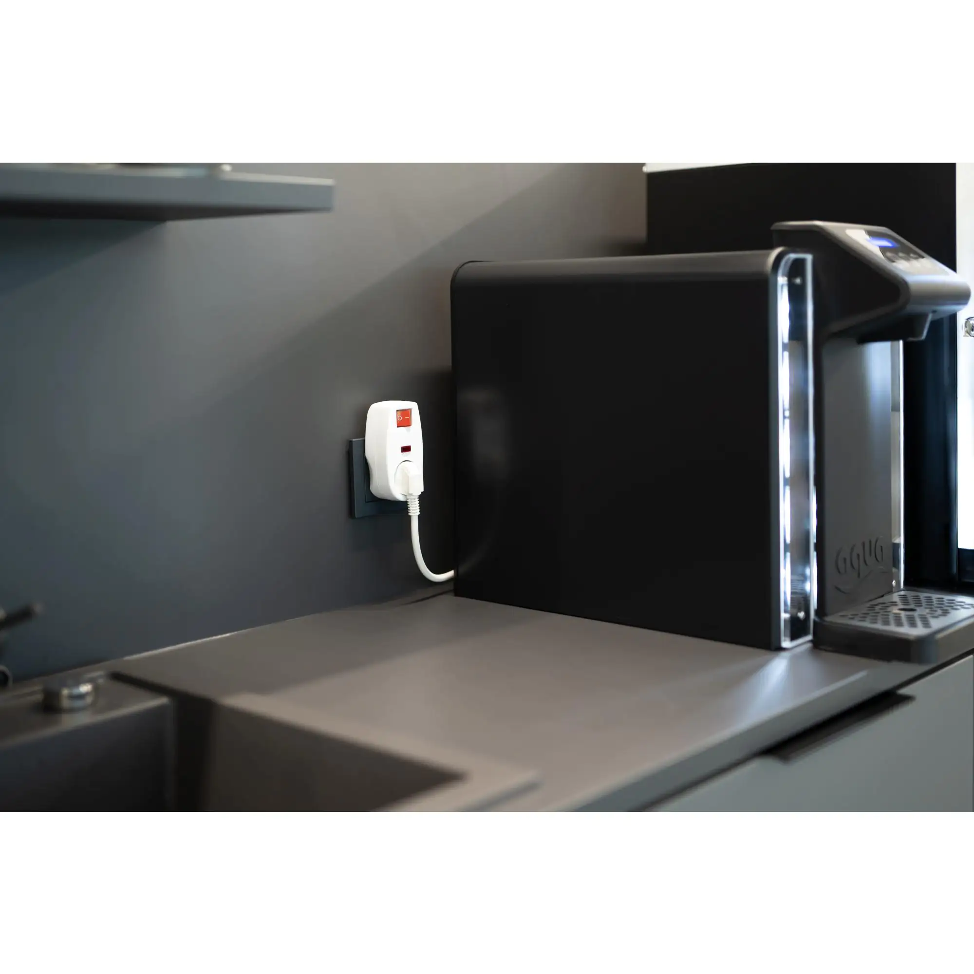 Überspannungsfilter mit Kontrollampe weiß