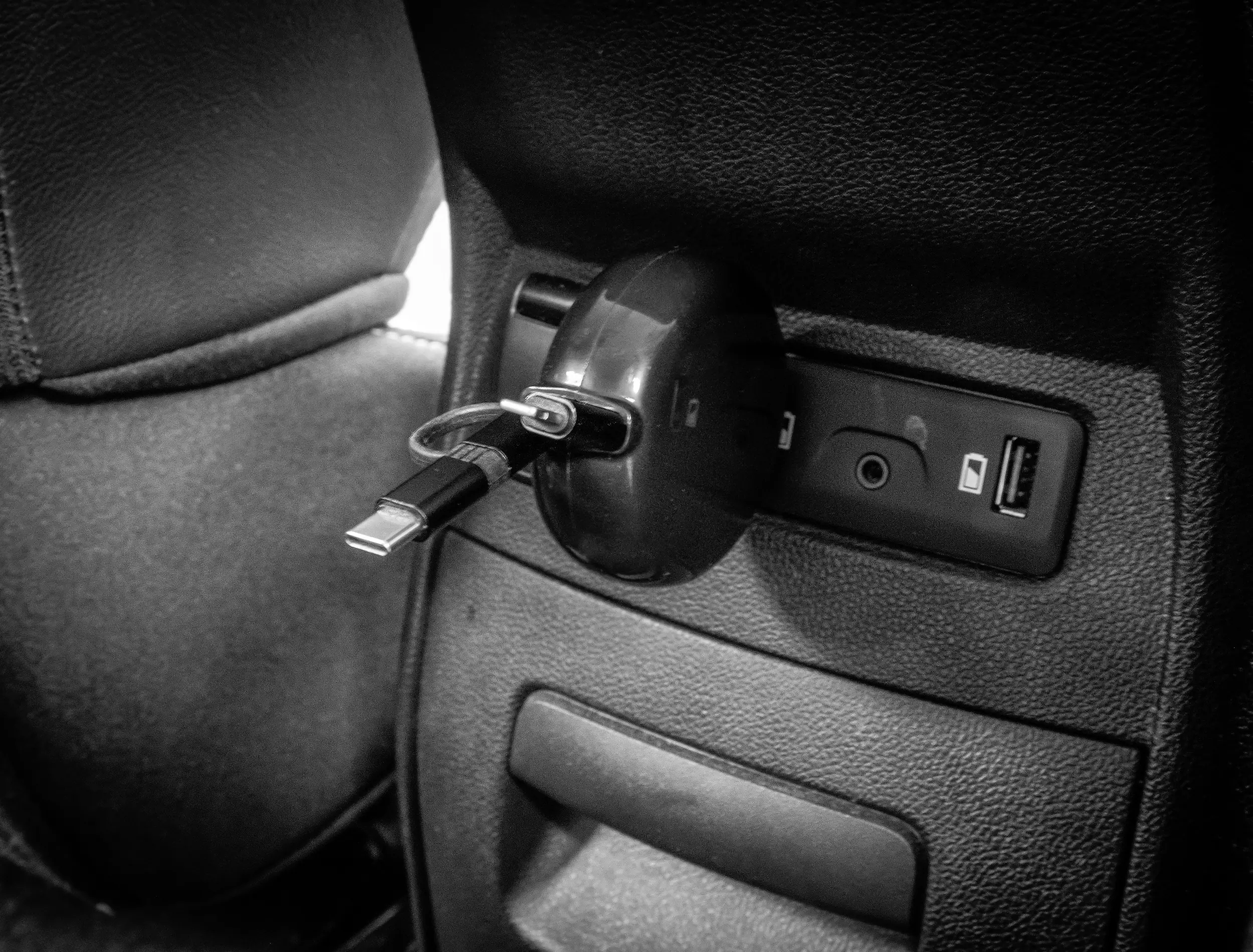 APA USB-Ladekabel Universal mit USB/USB-C Adapter