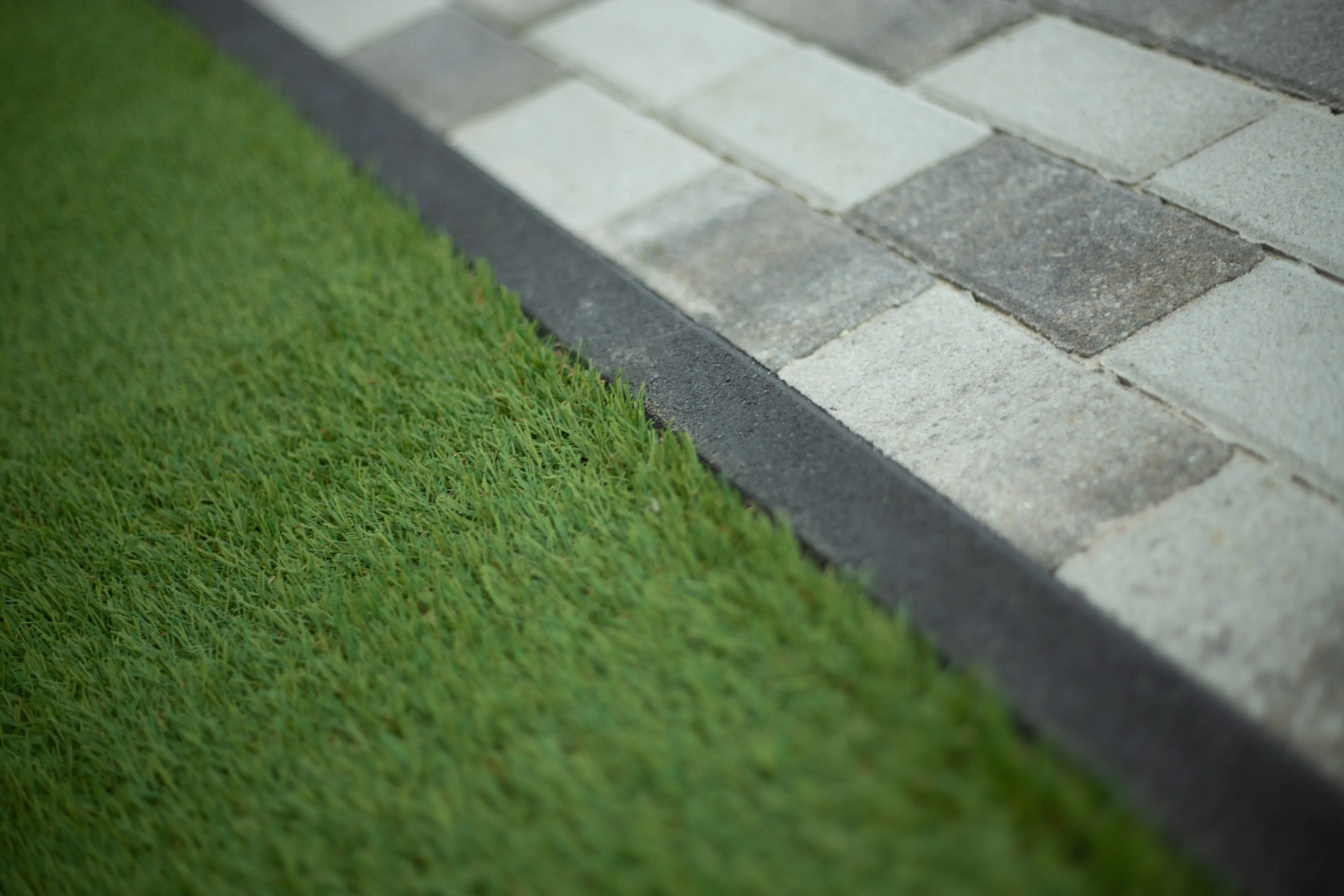 EHL Randstein Form C 100 x 25 x 6 cm anthrazit EHL Randstein Form C 100 x 25 x 6 cm anthrazit