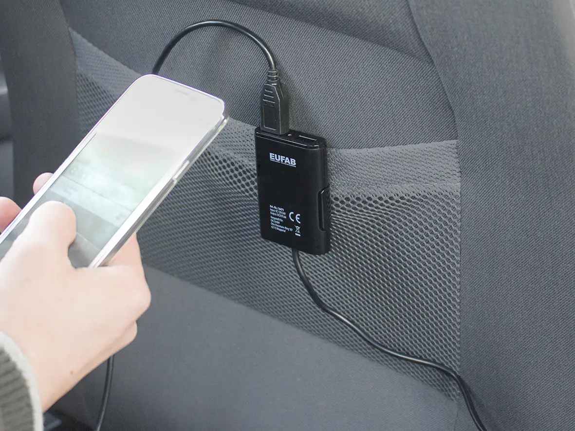 EUFAB USB Ladeadapter mit Kabel und Ladeeinheit für die Rücksitzbank EUFAB USB Ladeadapter mit Kabel und Ladeeinheit für die Rücksitzbank