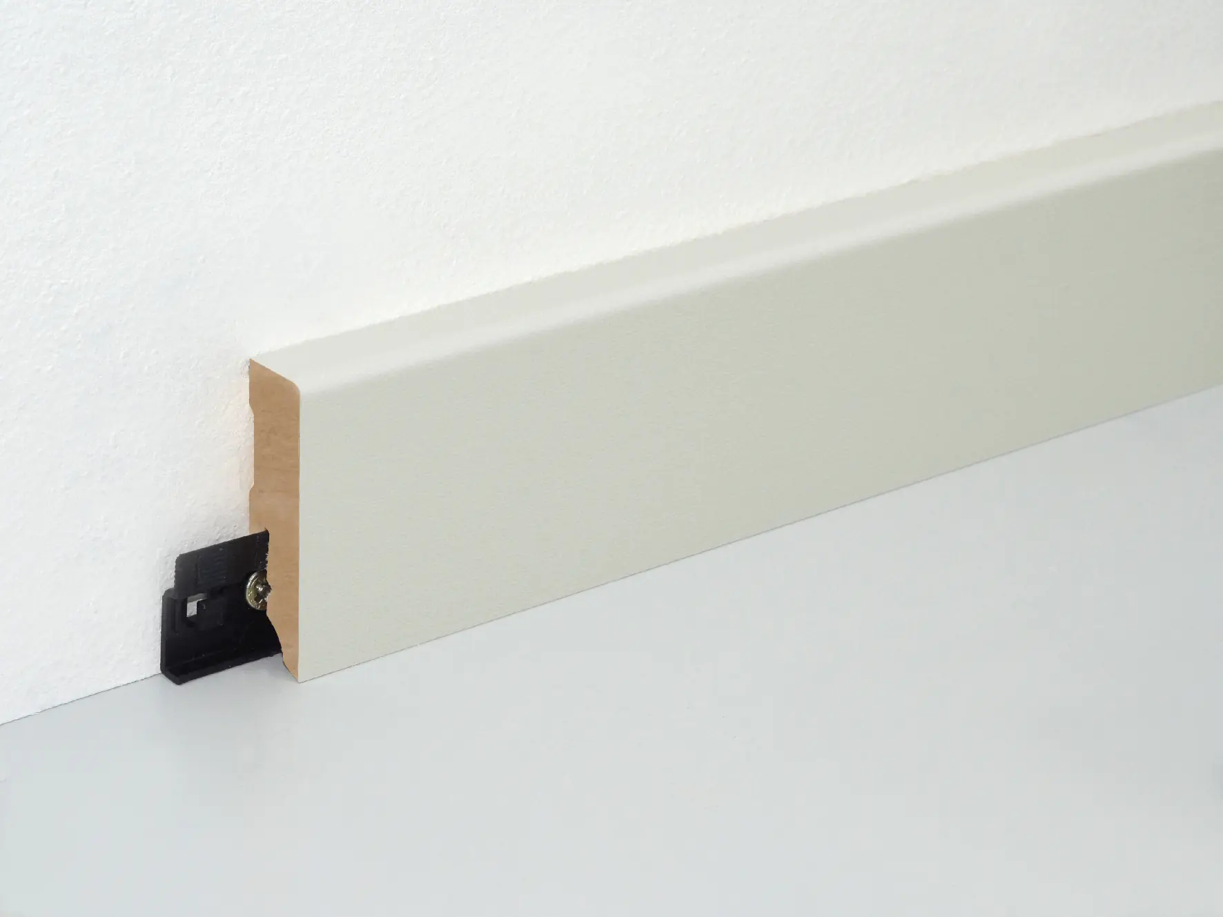 Neuhofer Fußleiste 240 cm x 58 x 19 mm weiß