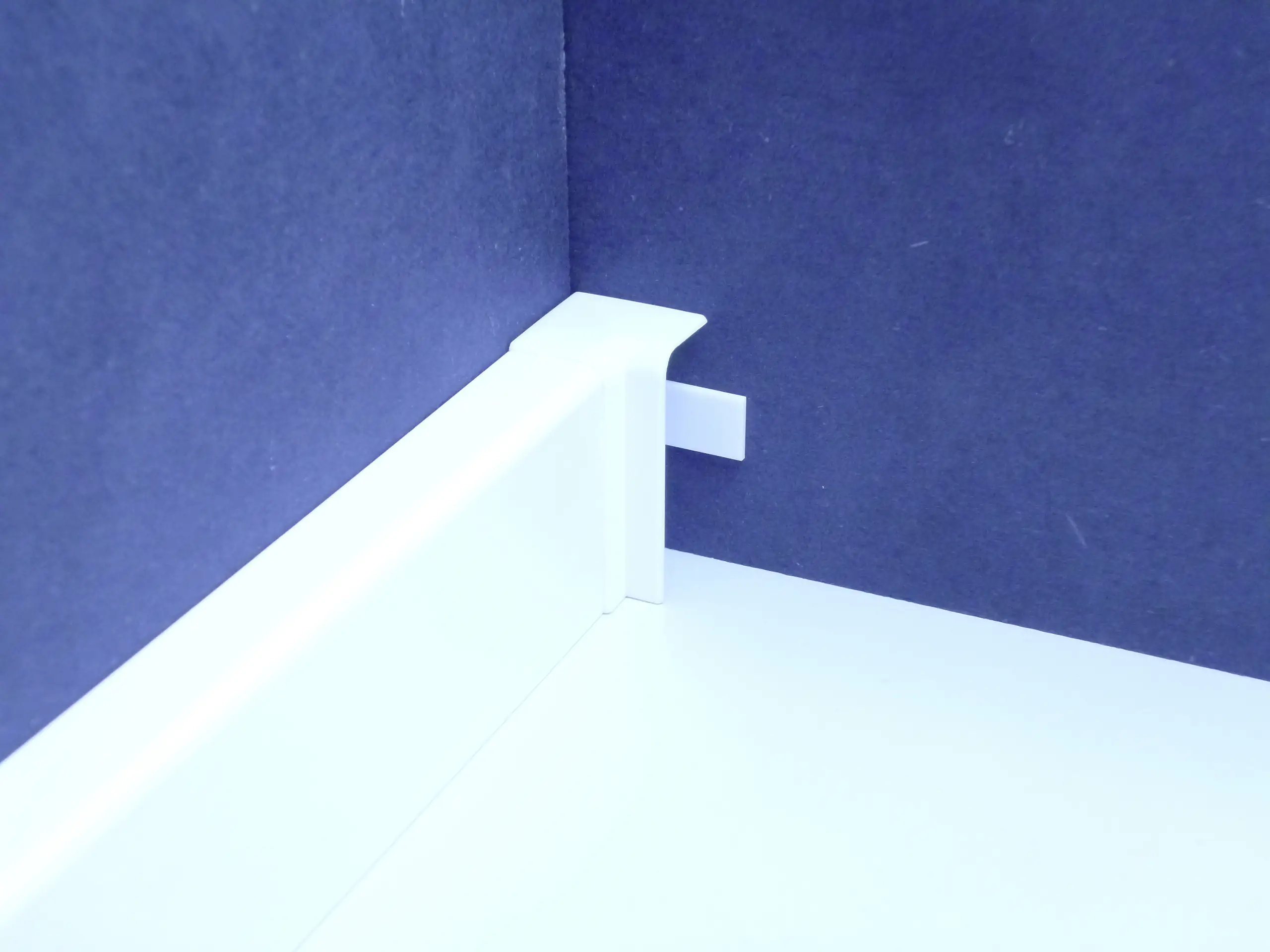 B.S. Bauprogramm Innenecke für Sockelleiste 18 x 50 mm weiß links