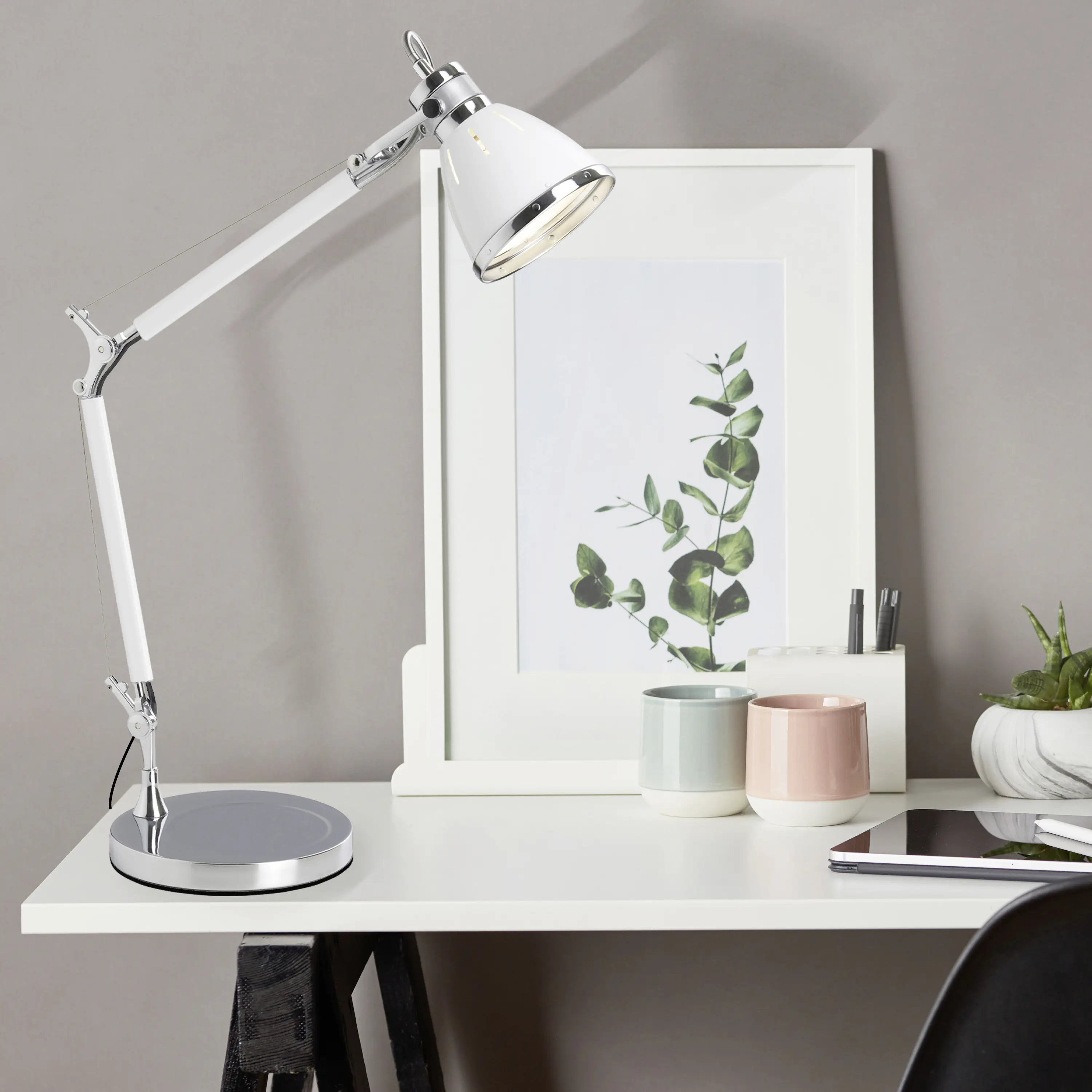 Brilliant Tischleuchte Octavia E 27 chrom/weiß