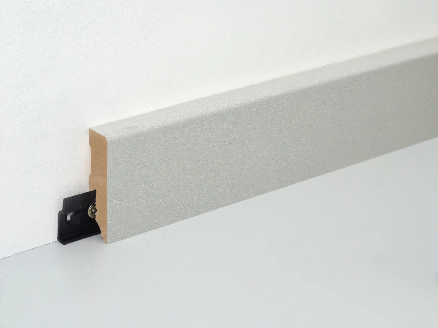 Neuhofer Fußleiste 240 cm x 58 x 19 mm fenstergrau