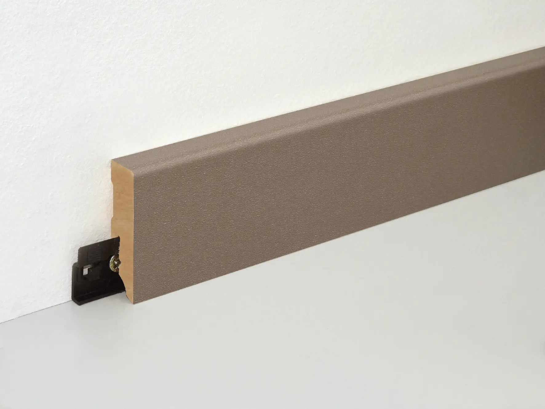 Neuhofer Fußleiste 240 cm x 58 x 19 mm braun