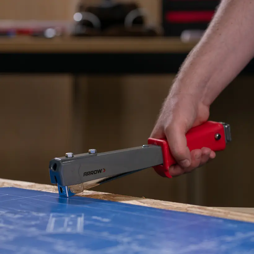 Arrow Hammertacker HT55 kompatibel mit Flachdrahtklammern 6-10 mm Typ T50