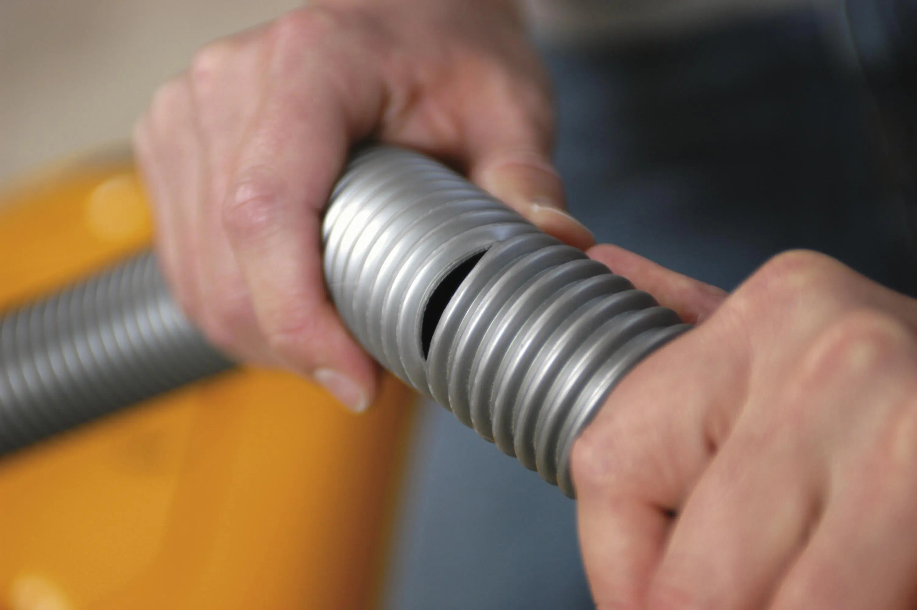 tesa extra Power Klebeband Universal 25 m x 50 mm, grau