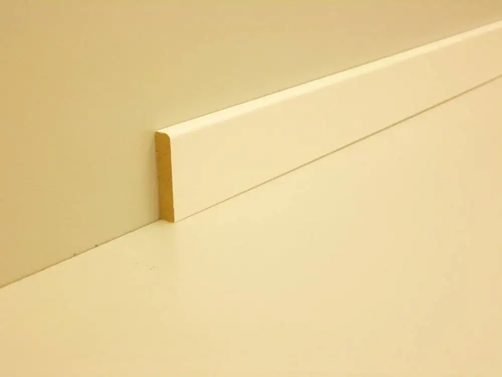 B.S. Bauprogramm Sockelleiste 250 cm 30 x 6 mm weiß