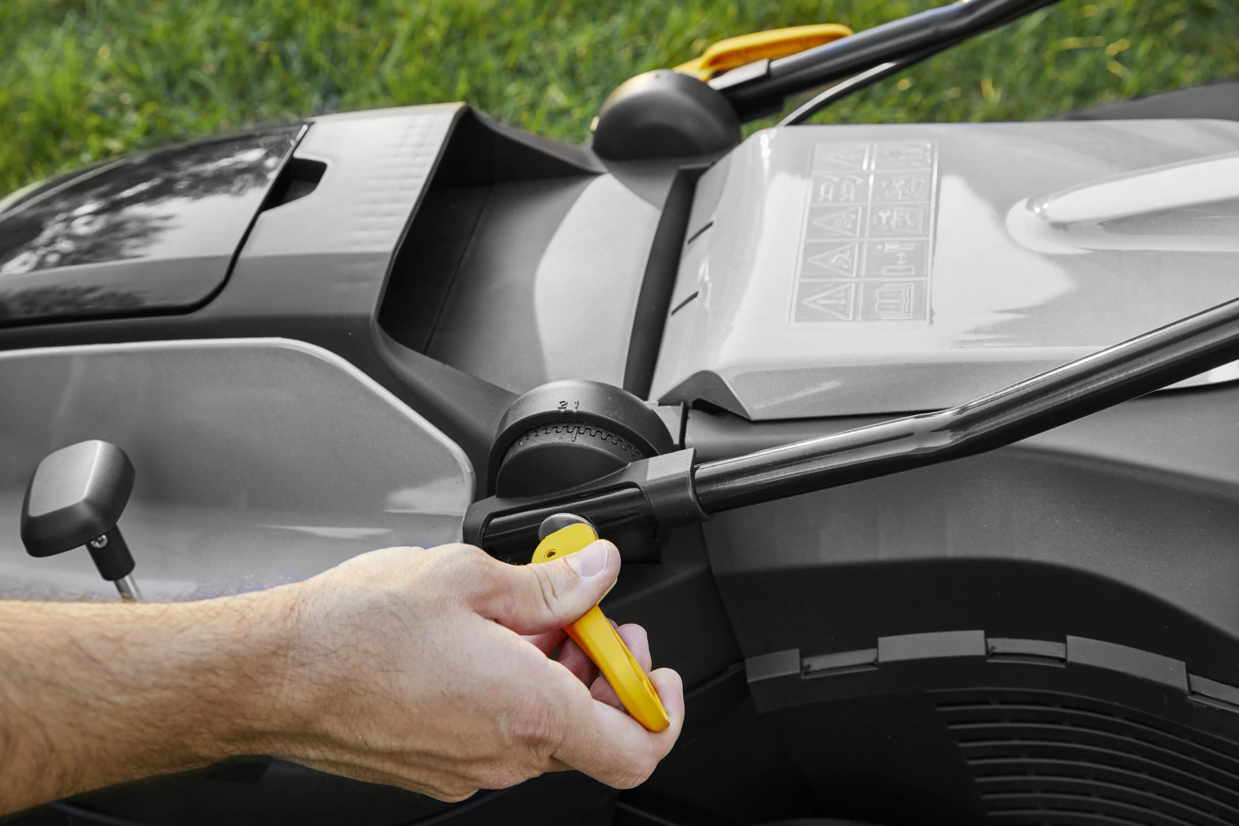 Alpina Akku-Rasenmäher AL 3820 Li 38 cm Schnittbreite inkl. 2 x 4 Ah Akku