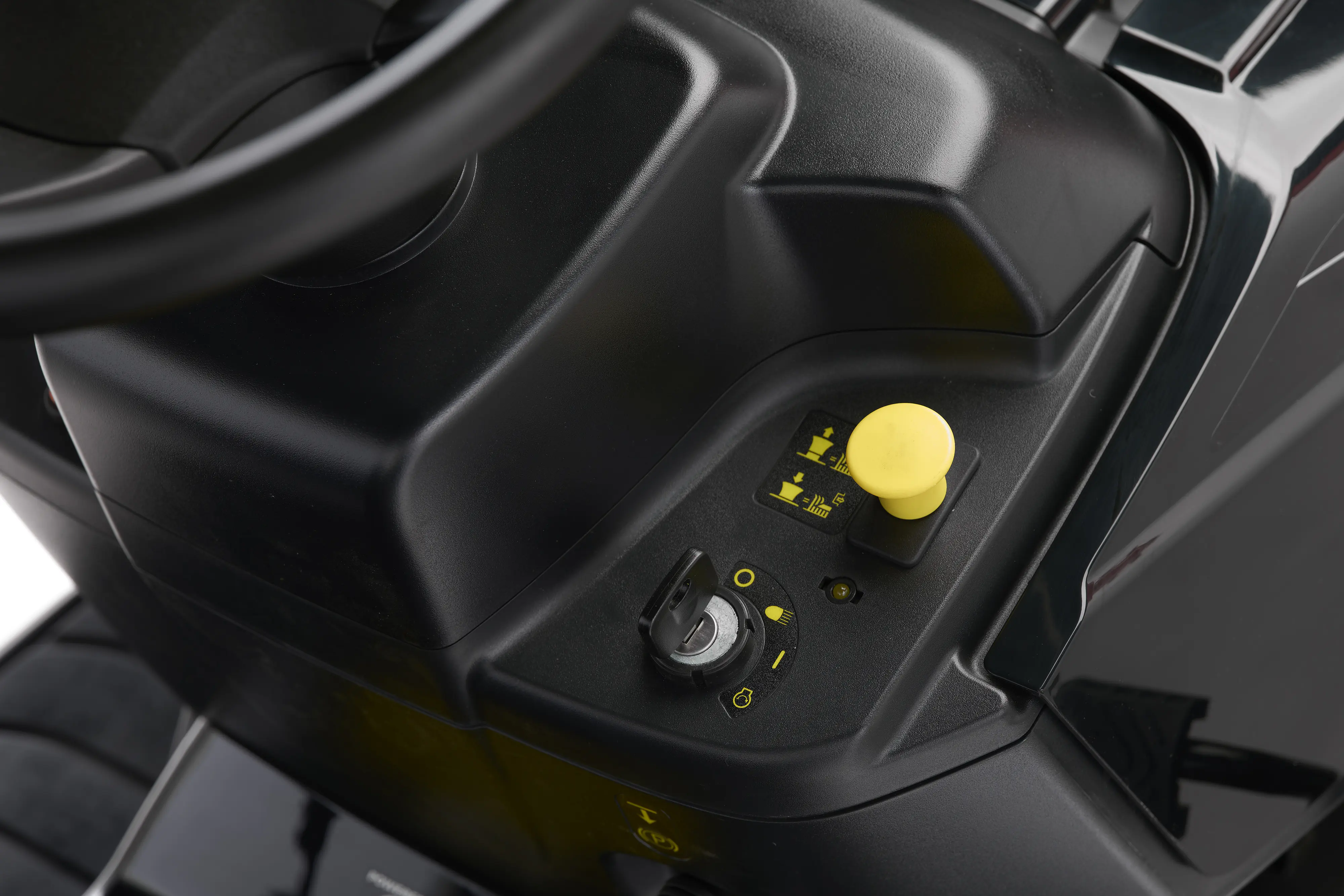 Alpina Rasentraktor AT3 98 A 6,5 kW, 98 cm Schnittbreite, inkl. Mulchkit