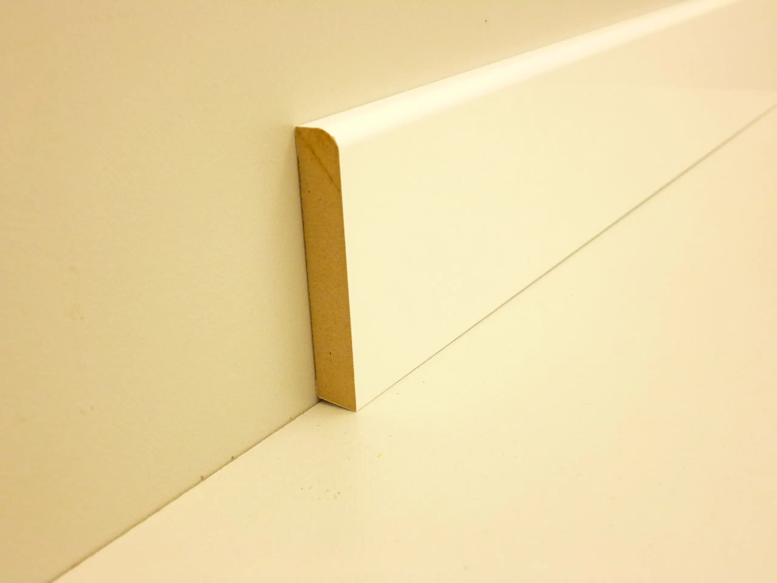 B.S. Bauprogramm Sockelleiste 260 cm 58 x 10 mm Weiß hochglanz