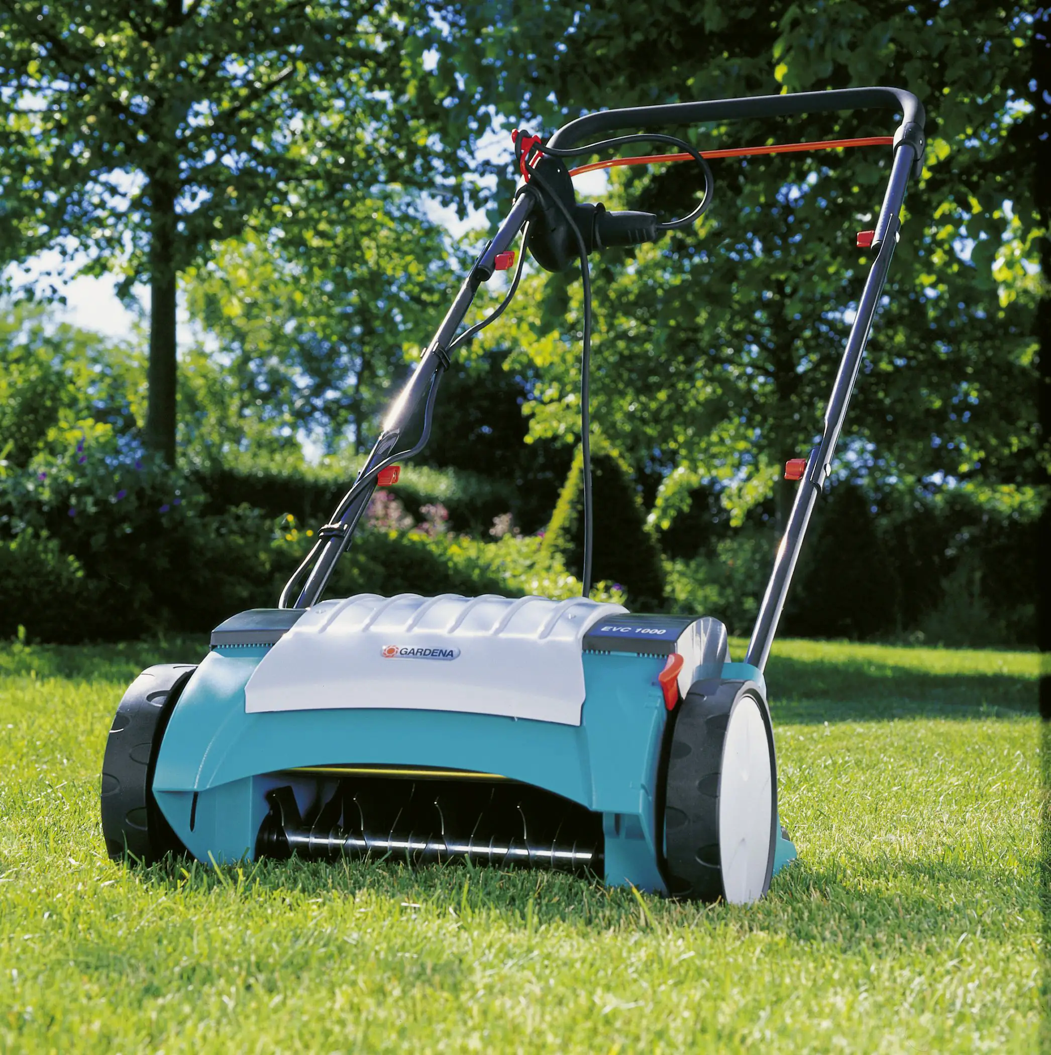 Gardena Elektro Vertikutierer EVC 1000 30 cm Arbeitsbreite für 600 m²