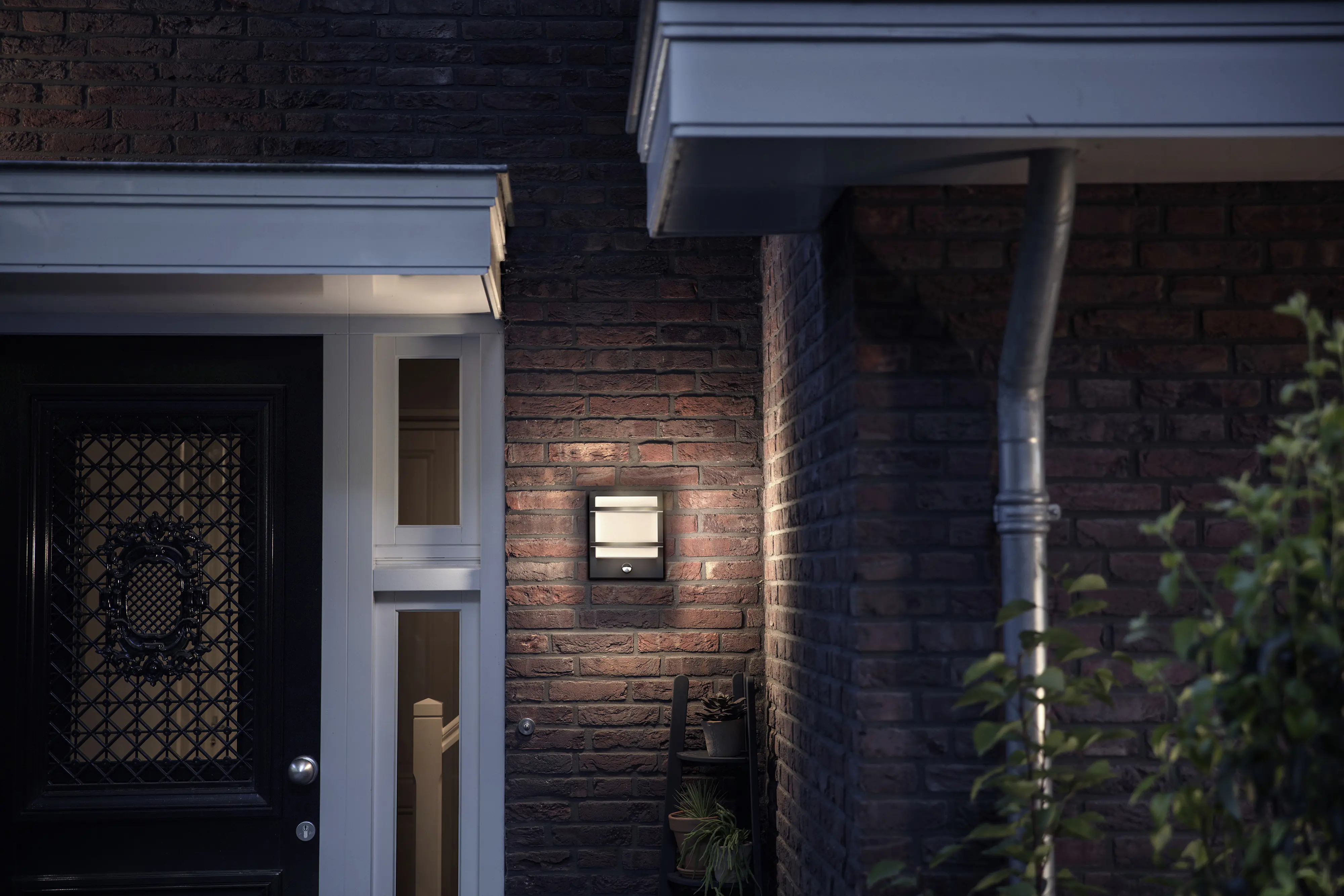 Philips LED Außenwandleuchte Petronia anthrazit mit Bewegungssensor warmweiß Philips LED Außenwandleuchte Petronia anthrazit mit Bewegungssensor warmweiß