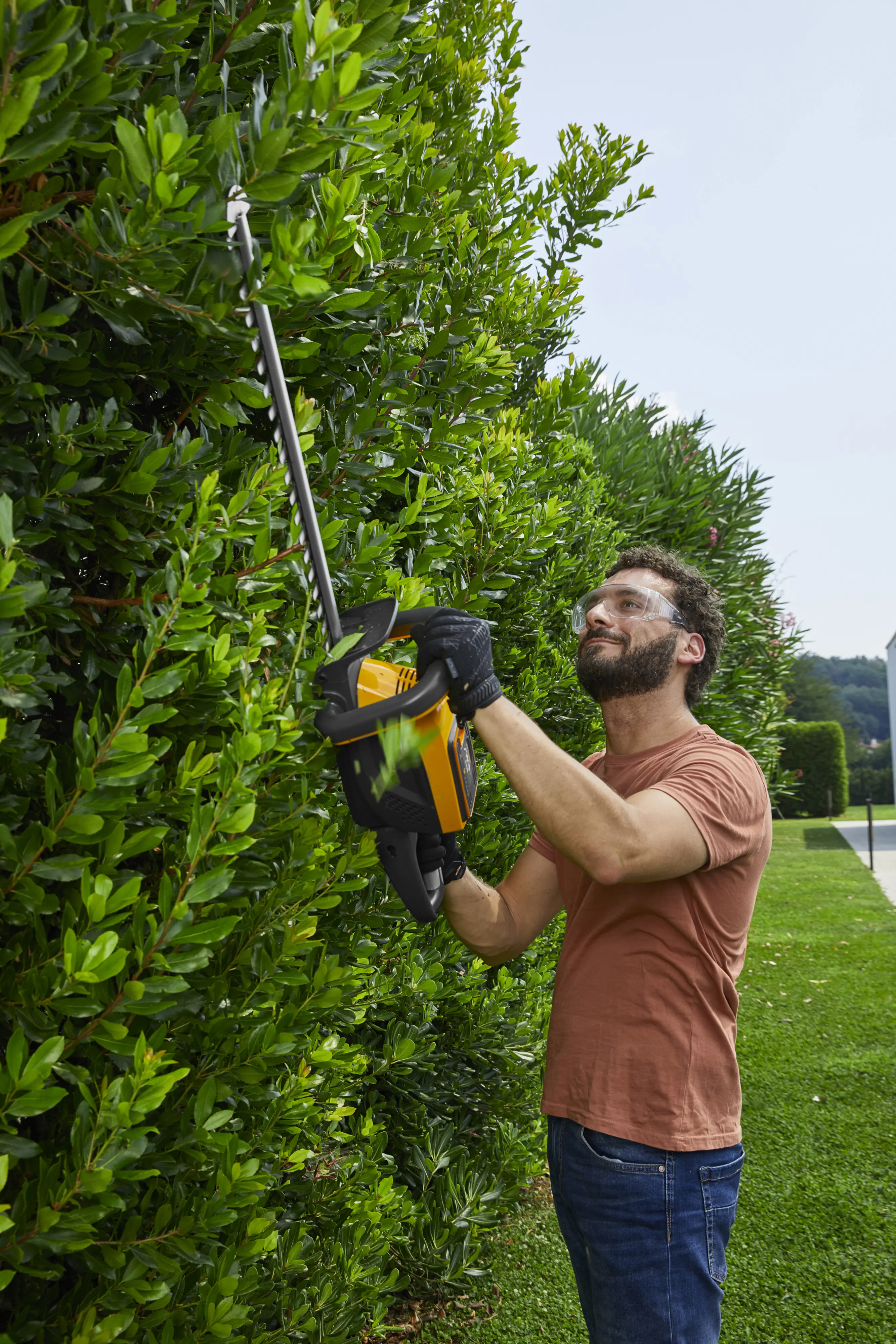 Stiga Akku-Heckenschere HT 500e Schnittlänge 51 cm 2 Ah 48 Volt