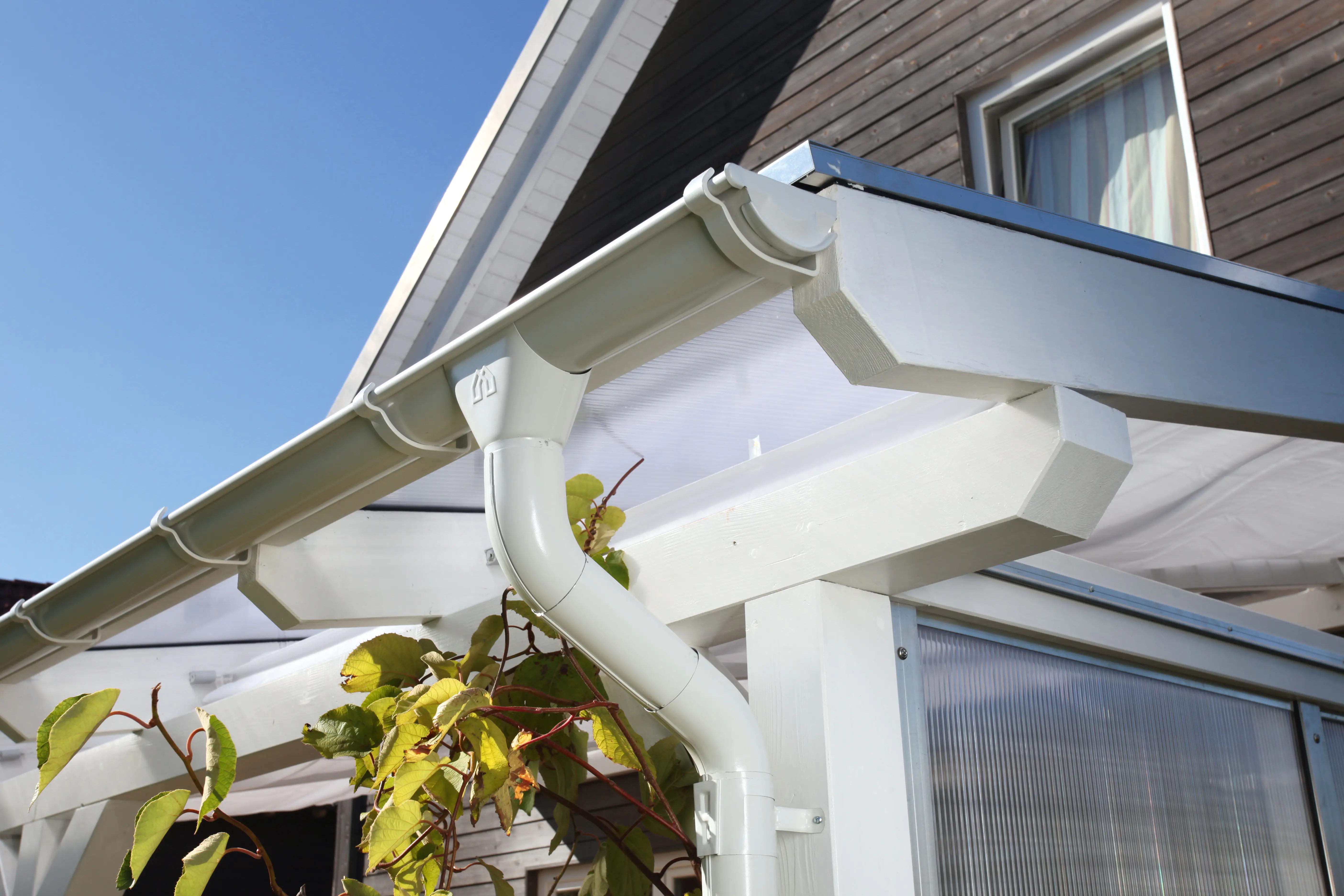 4018211027668_2 SKAN HOLZ Regenrinnen-Set 919 cm Stahl verzinkt u. weiss