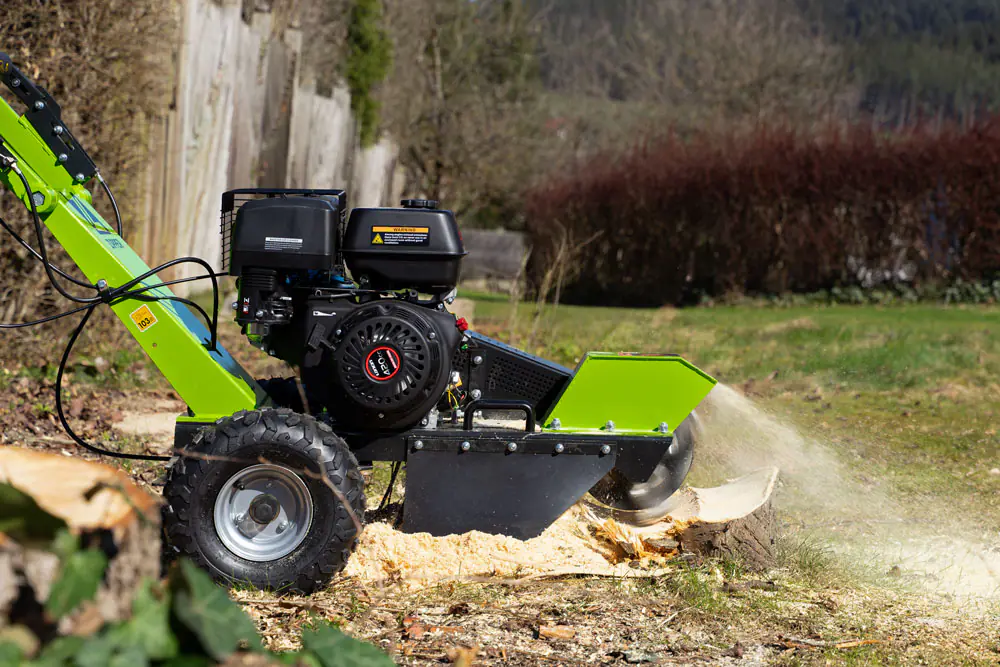 Zipper Baumstumpffräse ZI-BSF1500, Fräshöhe 600 mm, max. Neigung 15° Zipper Baumstumpffräse ZI-BSF1500, Fräshöhe 600 mm, max. Neigung 15°