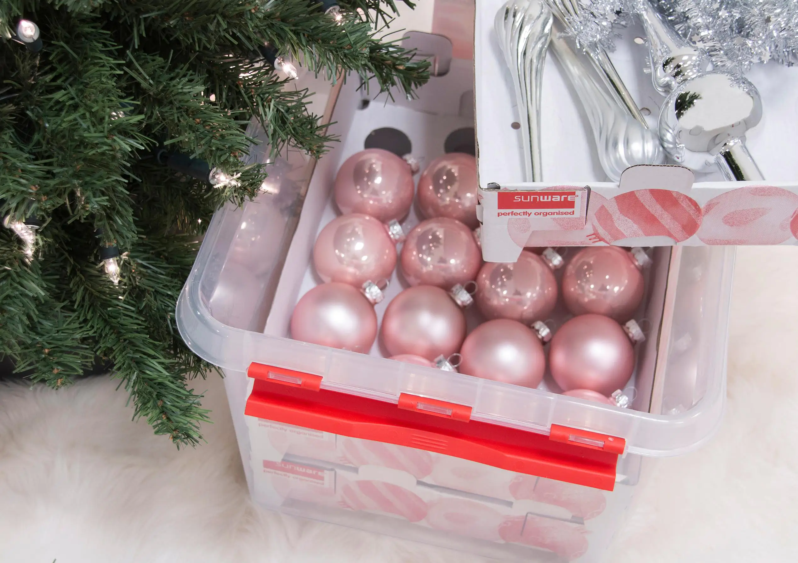 Sunware Weihnachtsbox Q-line 22L mit Einsatz für 60 Kugeln transparent rot