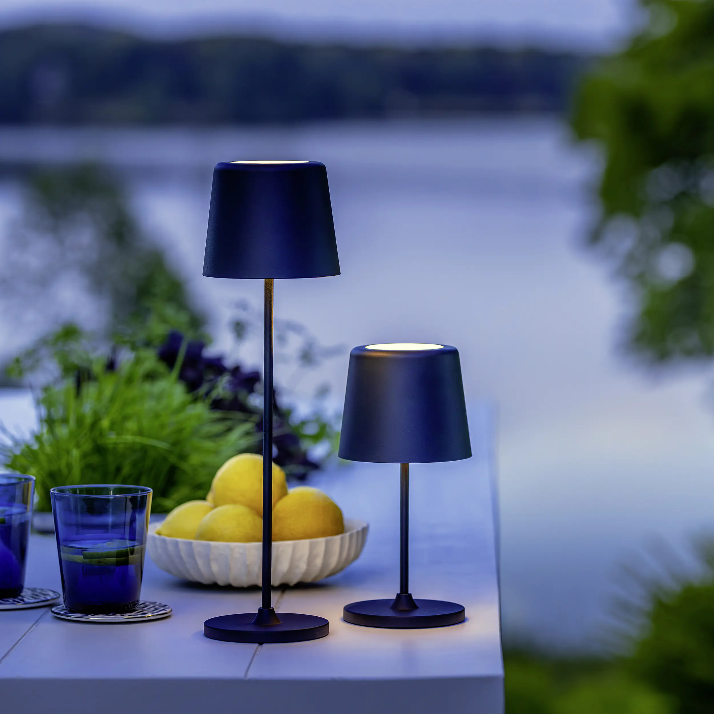Brilliant LED Akku-Tischlampe Kaami 37 cm dimmbar USB-Kabel schwarz warmweiß 