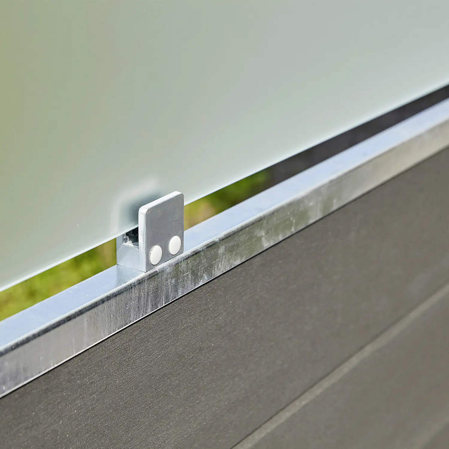 Plus WPC Zaun Futura mit Glas 180 x 145 cm Schiefergrau Plus WPC Zaun Futura mit Glas 180 x 145 cm Schiefergrau