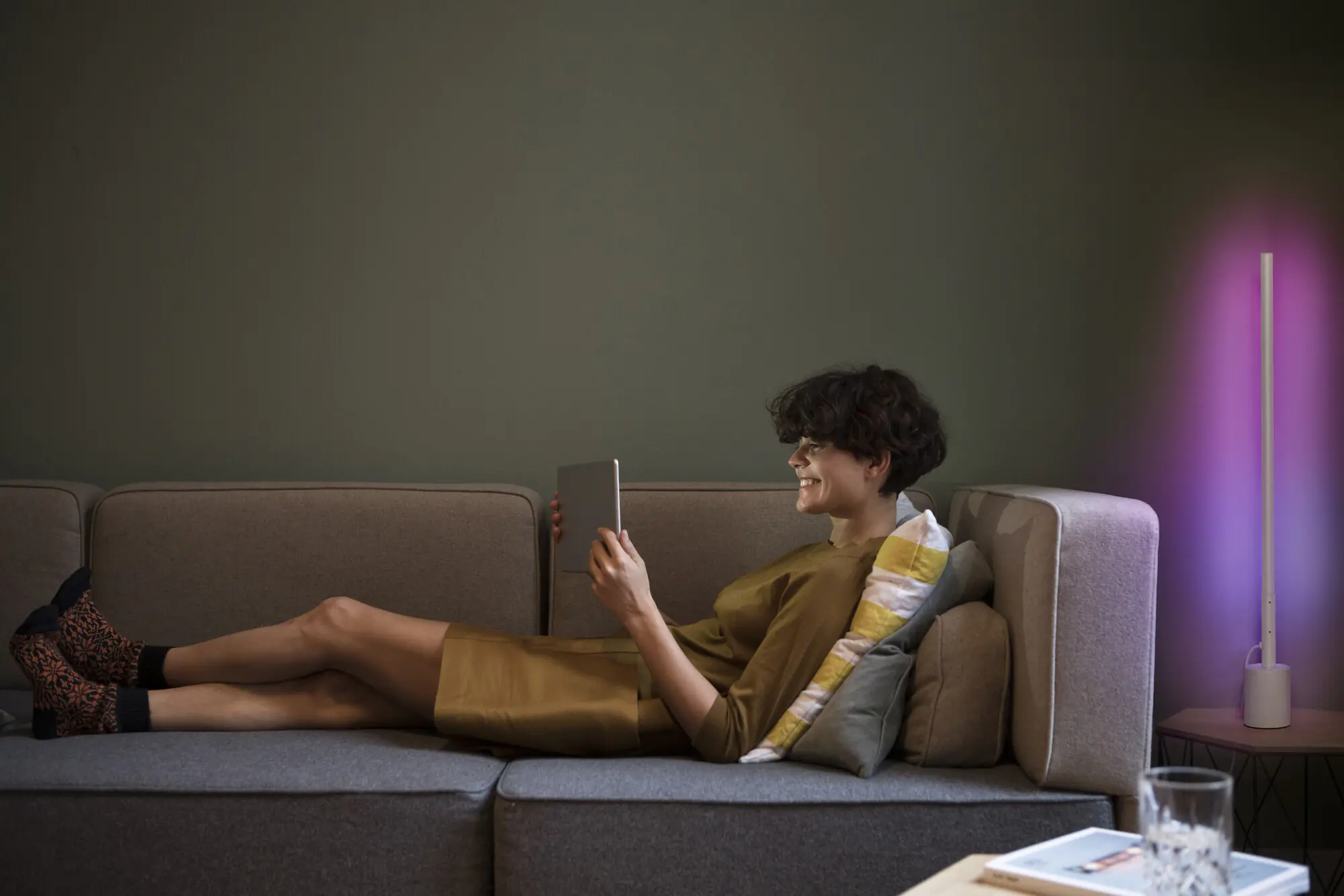 Ledvance Smart+ LED Stehleuchte Corner Slim weiß 80 x 8 cm 8 W RGBW Ledvance Smart+ LED Stehleuchte Corner Slim weiß 80 x 8 cm 8 W RGBW