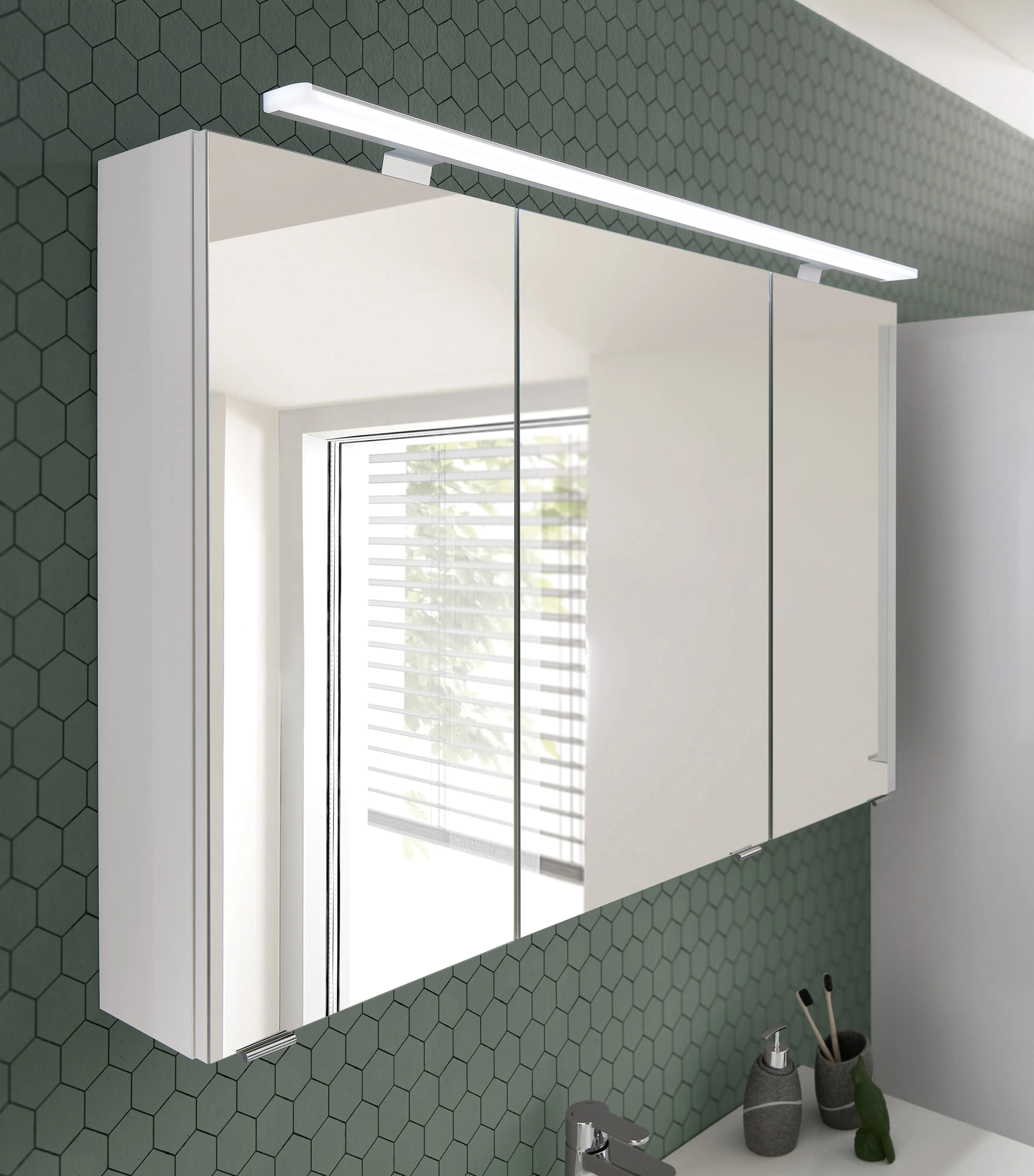 Primaster Bad-Set Düsseldorf weiß 101 cm LED-Leuchten, Mineralgusswaschtisch Primaster Bad-Set Düsseldorf weiß 101 cm LED-Leuchten, Mineralgusswaschtisch