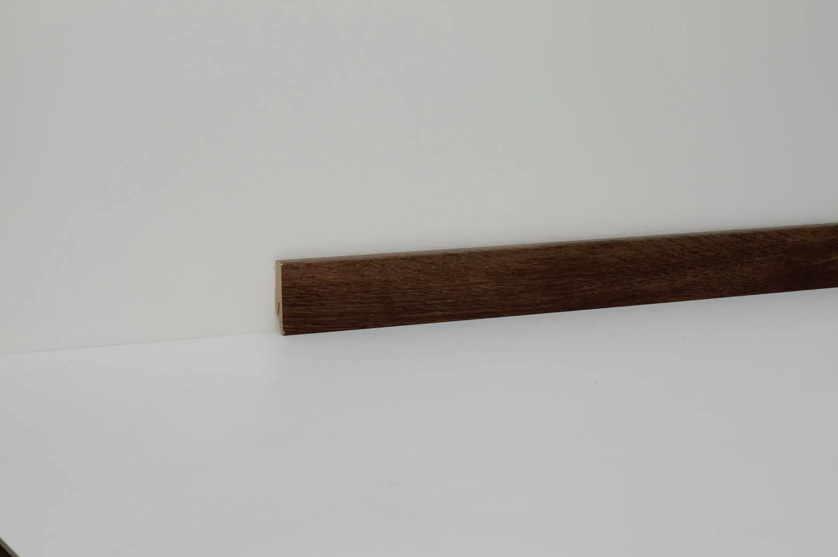 Classen Clip-Fußleiste 240 cm 58 x 19 mm Eiche Aragon Classen Clip-Fußleiste 240 cm 58 x 19 mm Eiche Aragon